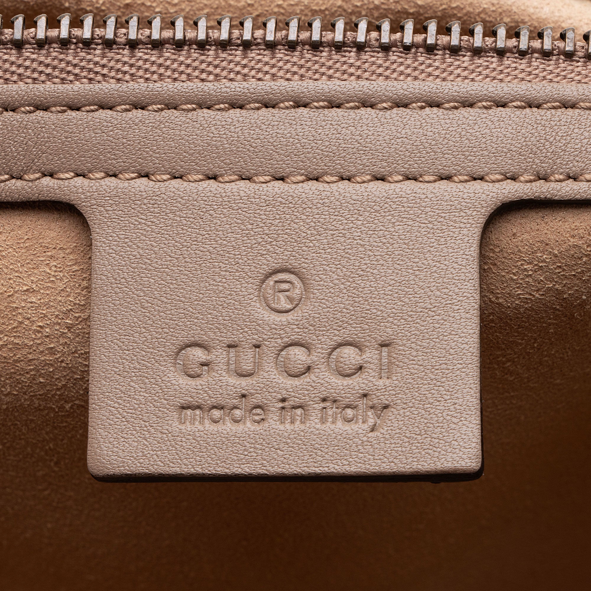 Gucci Matelasse Leather GG Marmont Medium Flap Shoulder Bag (SHF-EZthFS)