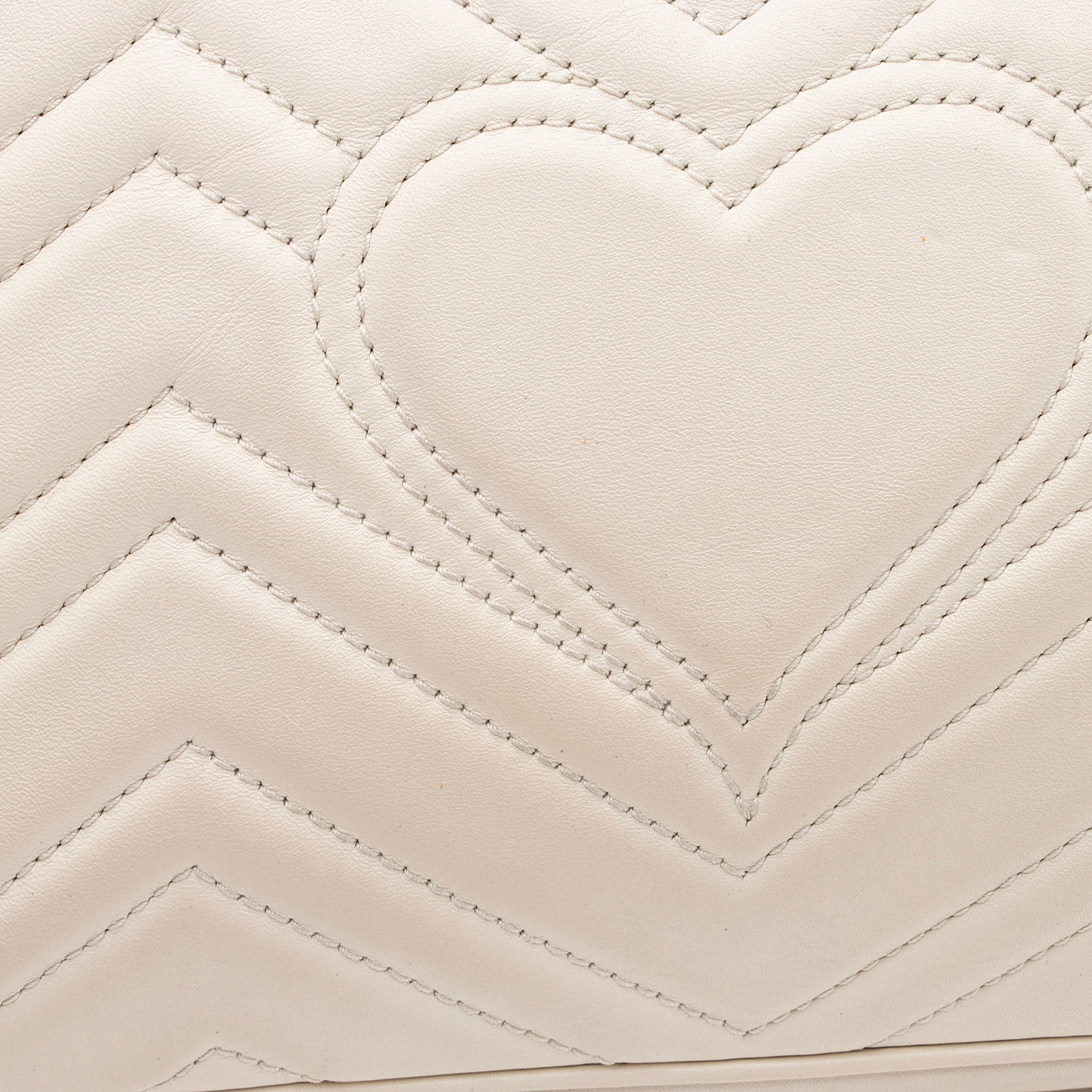 Gucci Matelasse Leather GG Marmont Medium Shoulder Bag (SHF-vZzq6k)