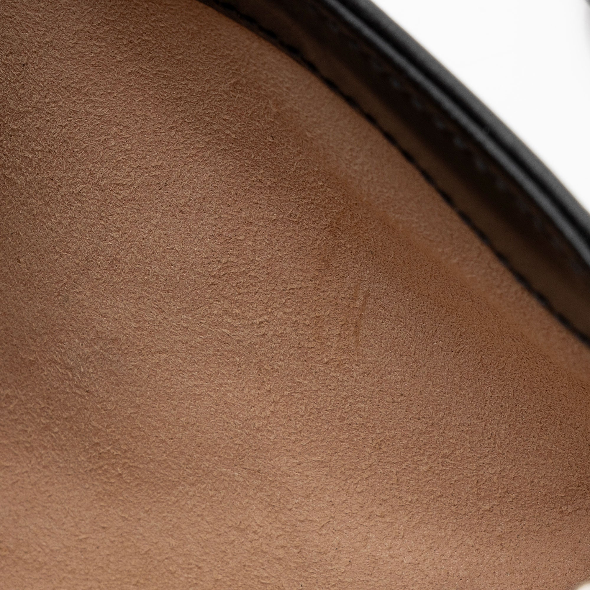 Gucci Matelasse Leather GG Marmont Monochrome Belt Bag (SHF-2itioi)