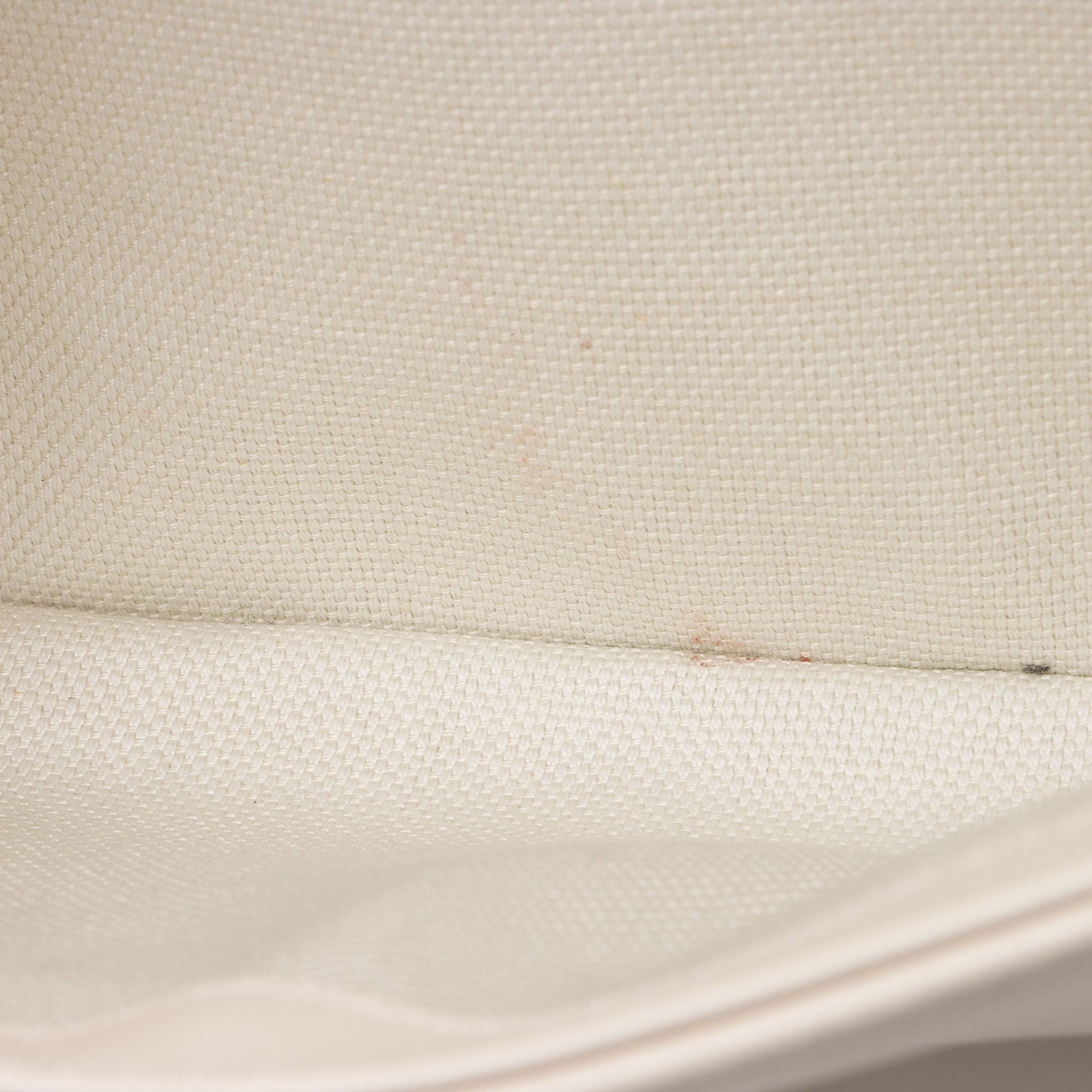 Gucci Matelasse Leather GG Marmont Monochrome Small Flap Shoulder Bag (SHF-KTzQNK)