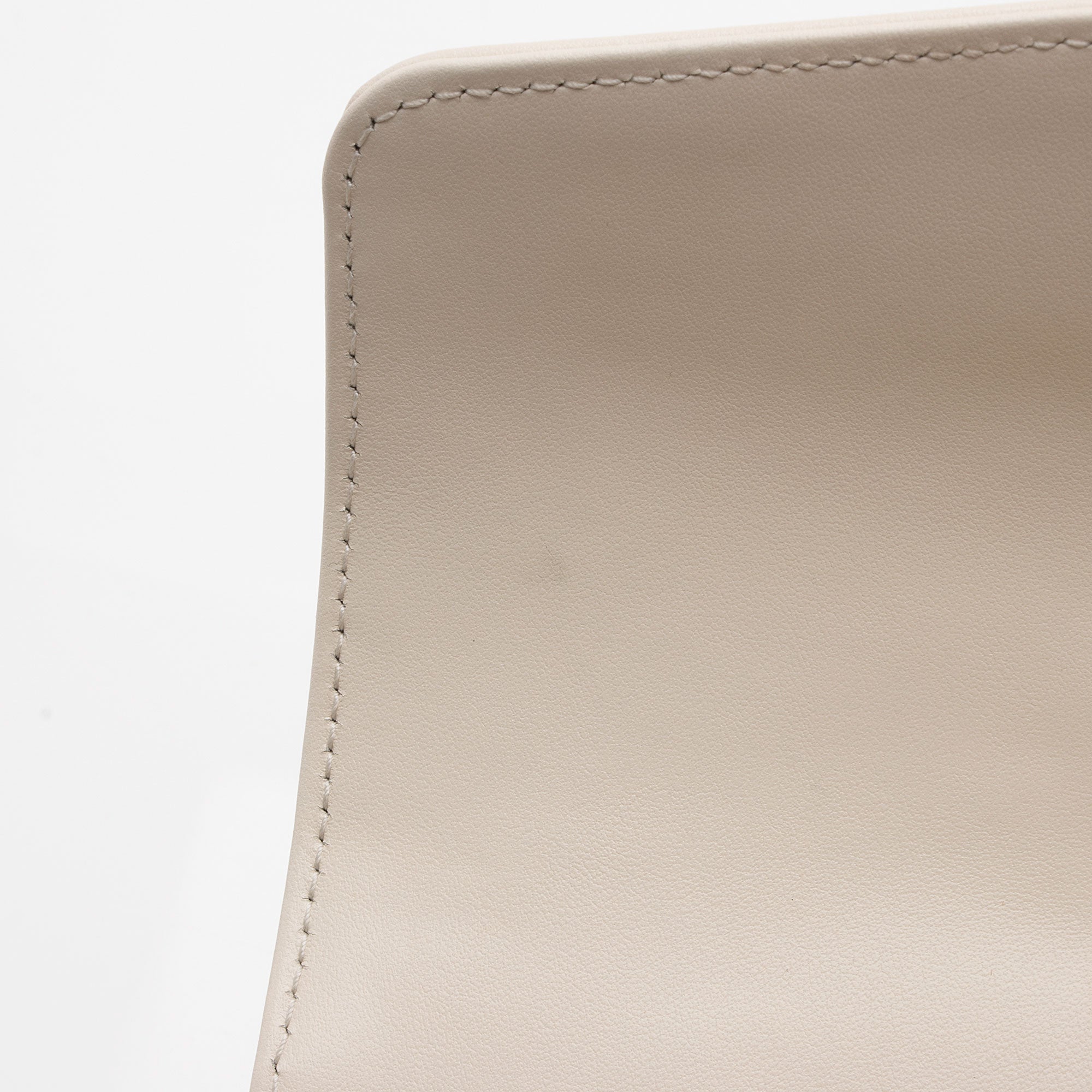 Gucci Matelasse Leather GG Marmont Monochrome Small Flap Shoulder Bag (SHF-KTzQNK)