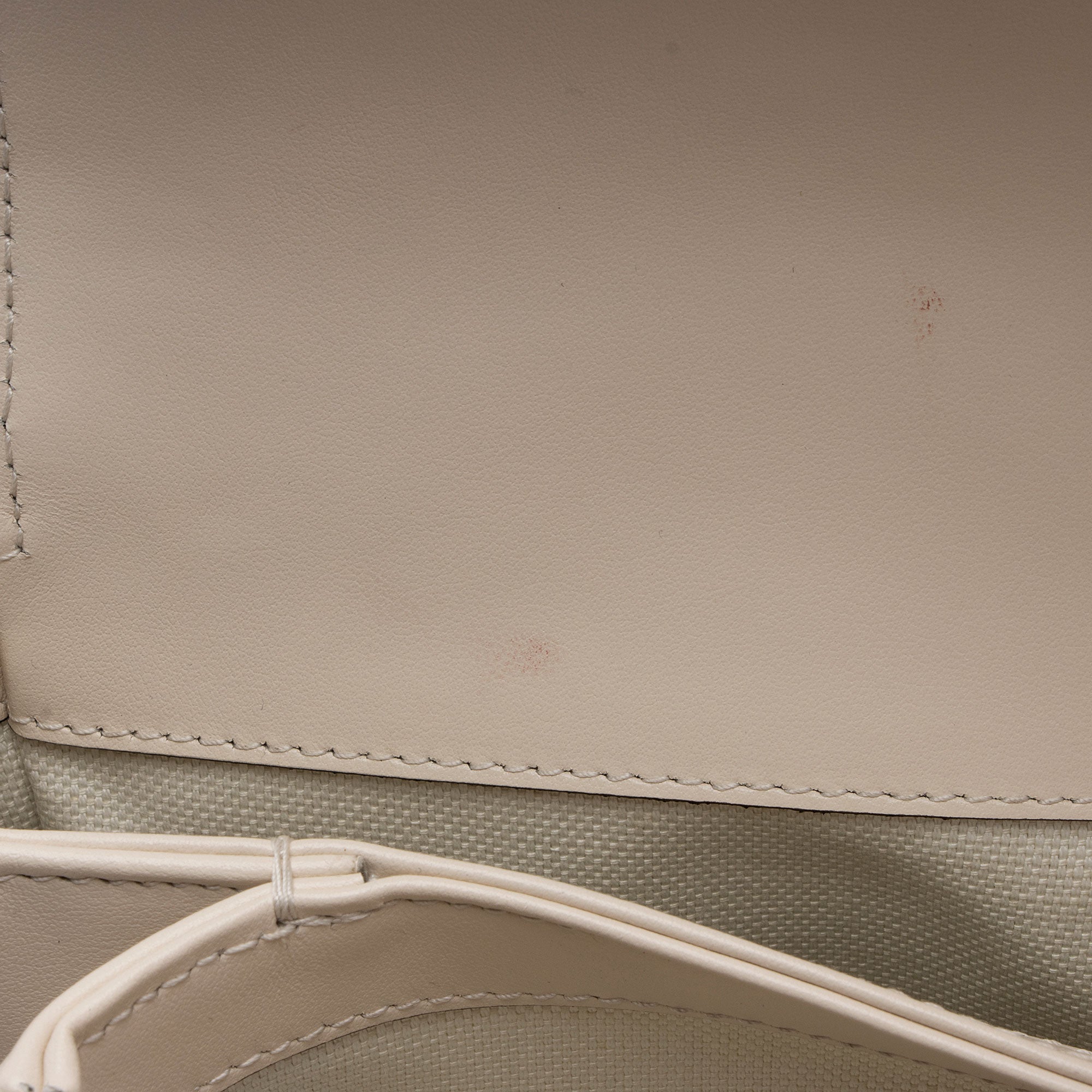 Gucci Matelasse Leather GG Marmont Monochrome Small Flap Shoulder Bag (SHF-KTzQNK)