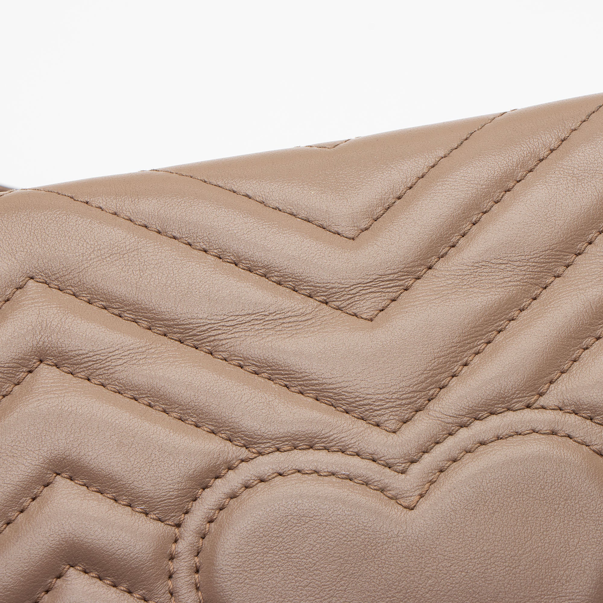 Gucci Matelasse Leather GG Marmont Small Flap Bag (SHF-V9wY7d)