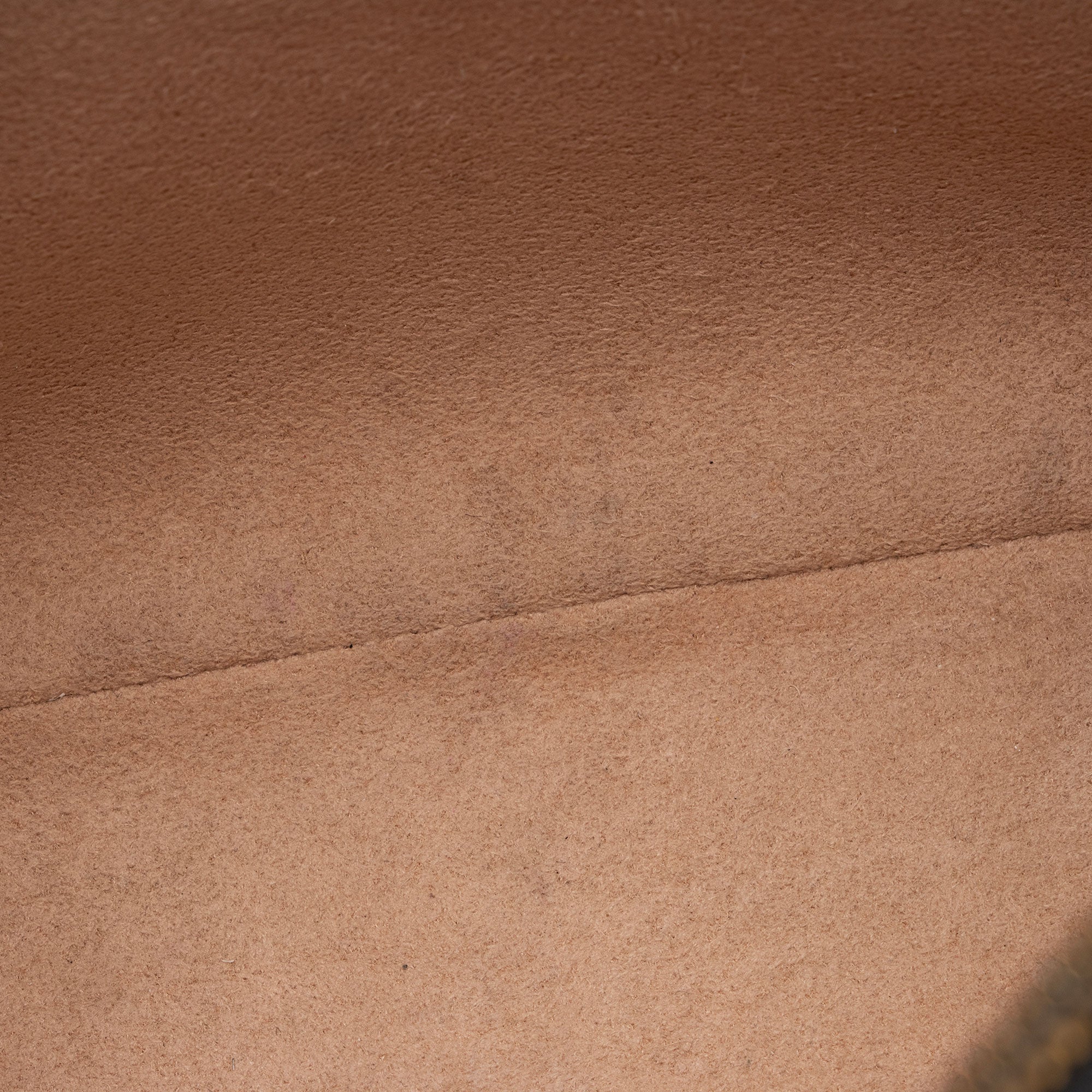 Gucci Matelasse Leather GG Marmont Small Shoulder Bag (SHF-qHsTPi)