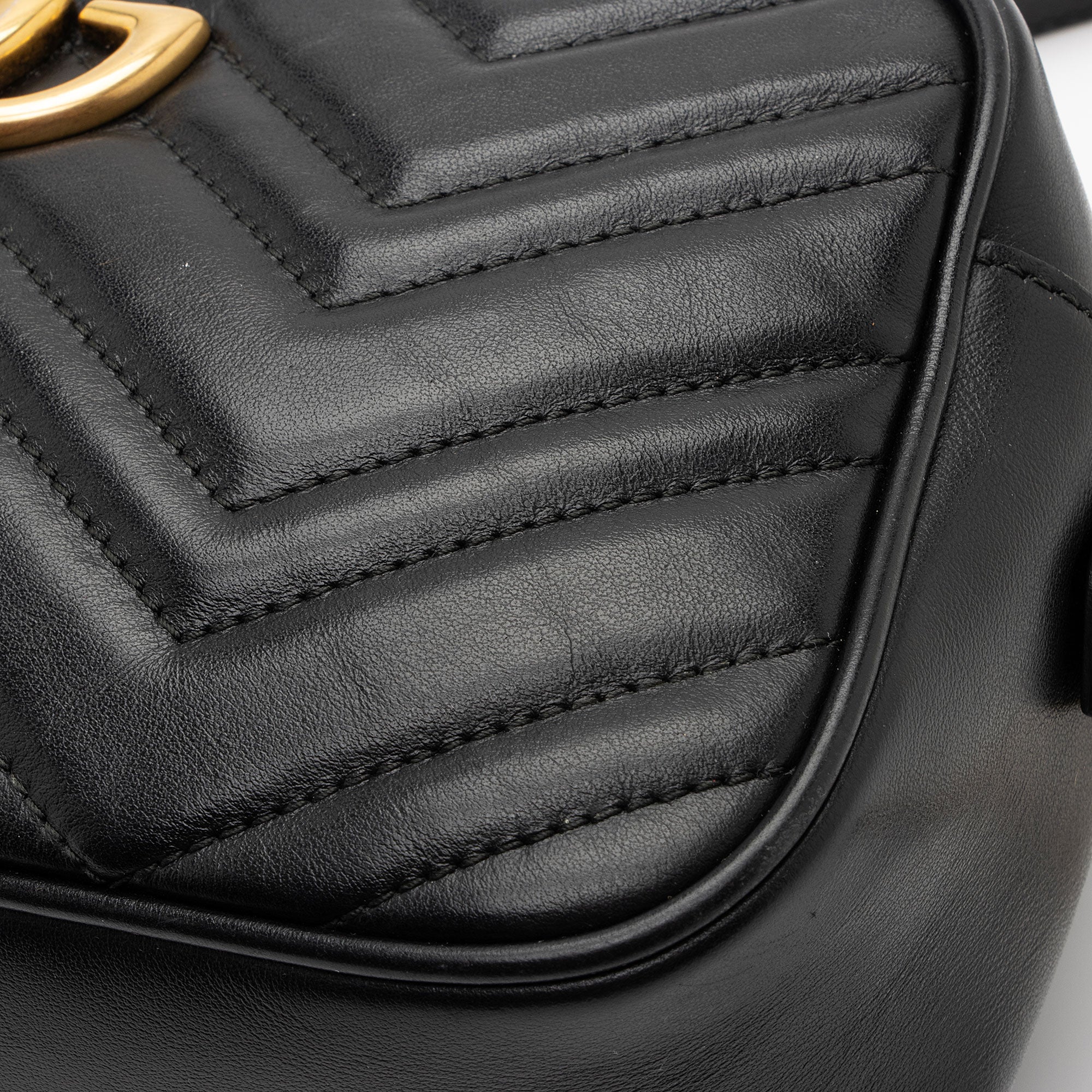 Gucci Matelasse Leather GG Marmont Small Shoulder Bag (SHF-qHsTPi)