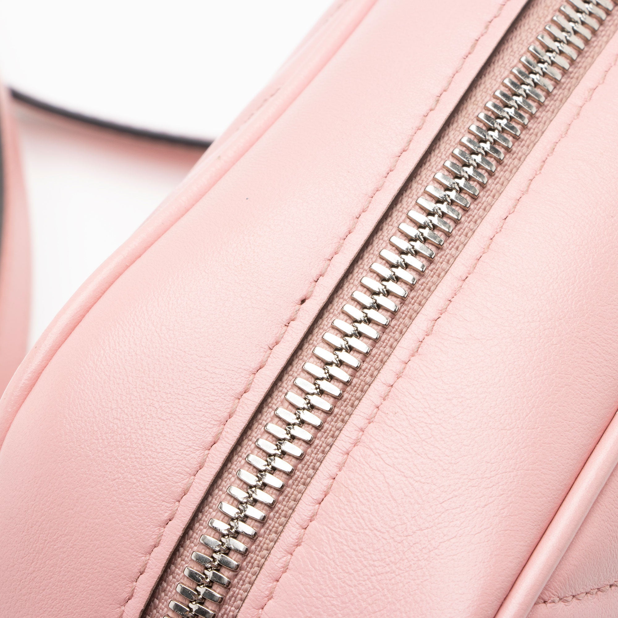 Gucci Matelasse Leather GG Marmont Small Shoulder Bag (SHF-W30FiI)