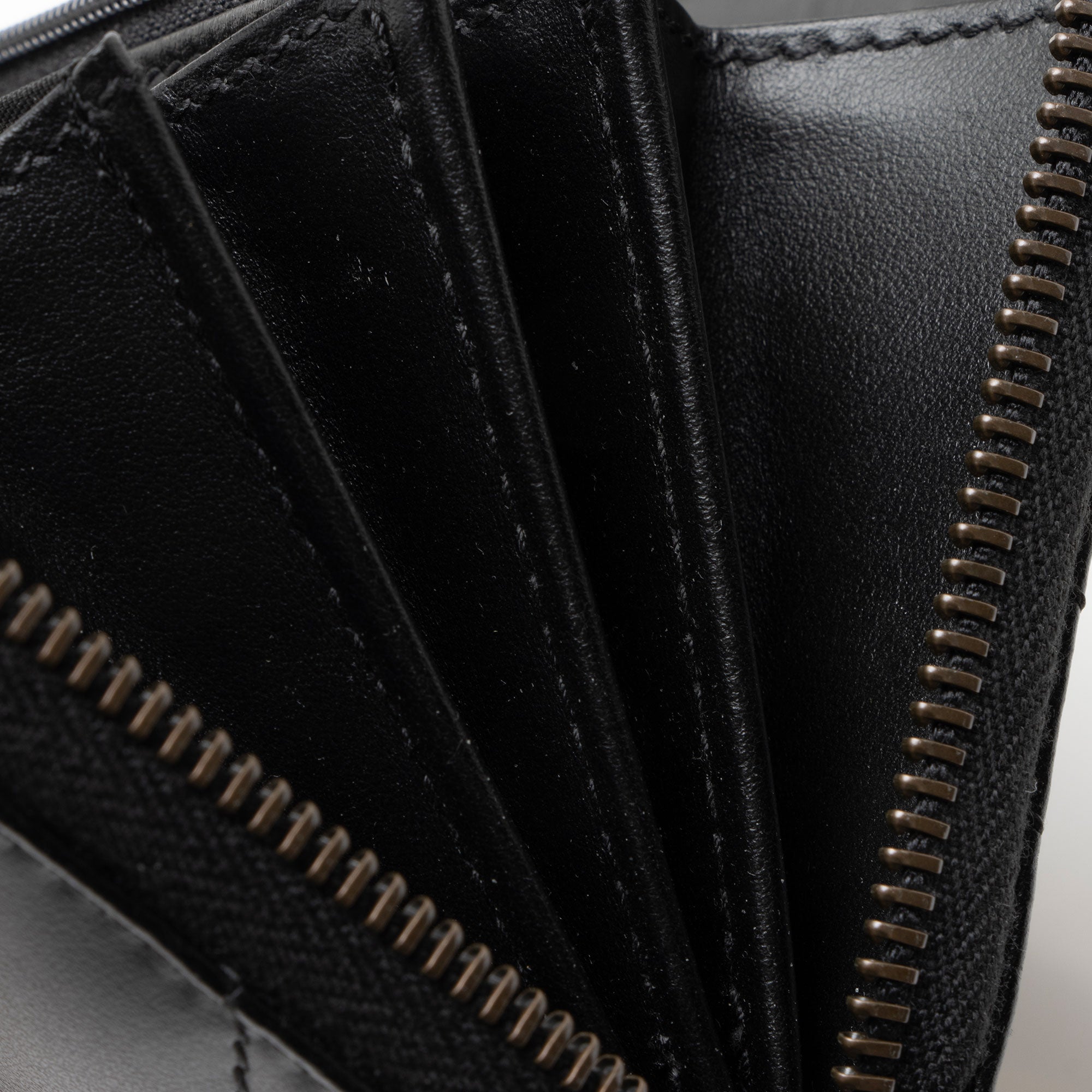 Gucci Matelasse Leather GG Marmont Zip Wallet
