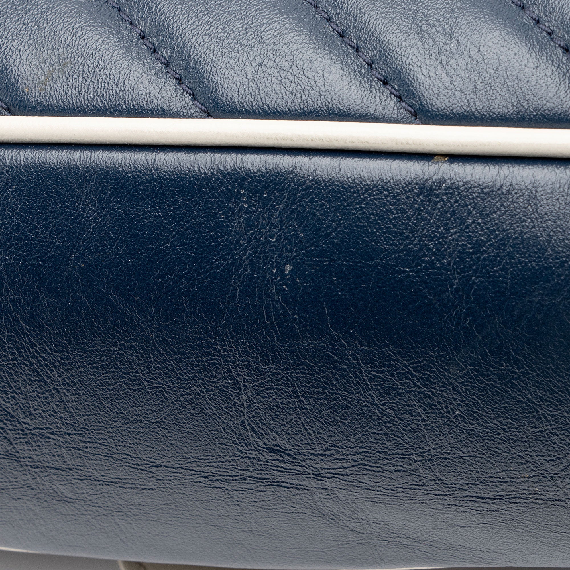 Gucci Matelasse Leather Torchon GG Marmont Small Flap Bag (SHF-V987rt)