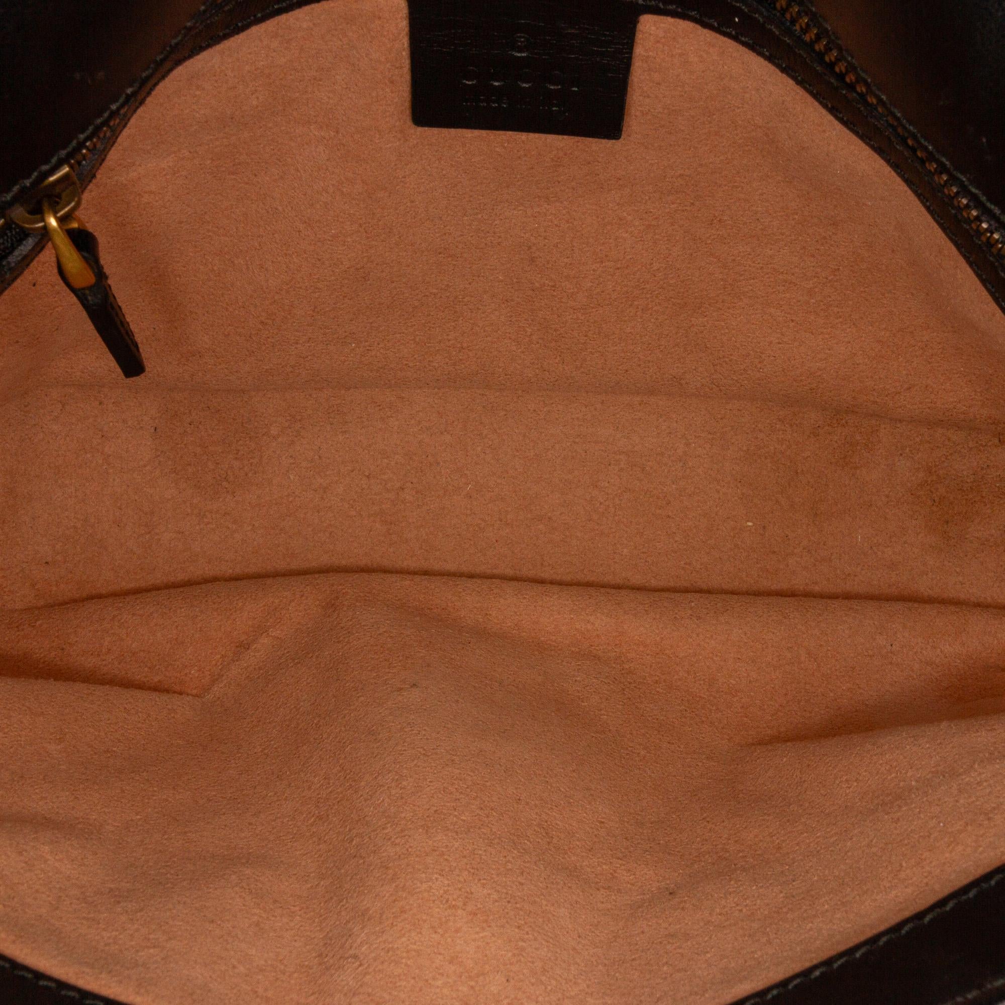 Gucci Medium GG Marmont Matelasse Crossbody (SHG-4Kd9cl)