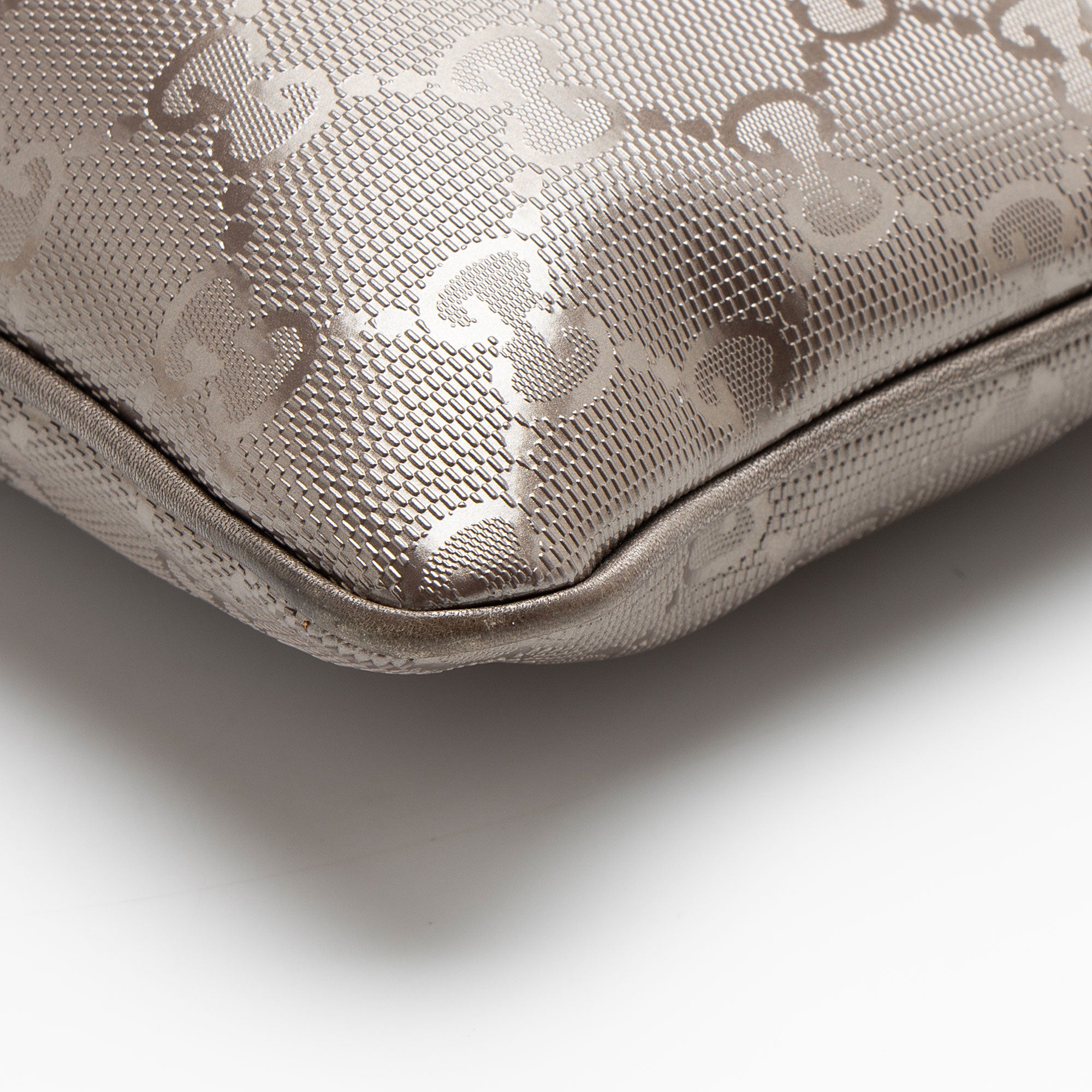 Gucci Metallic GG Imprime Flat Messenger