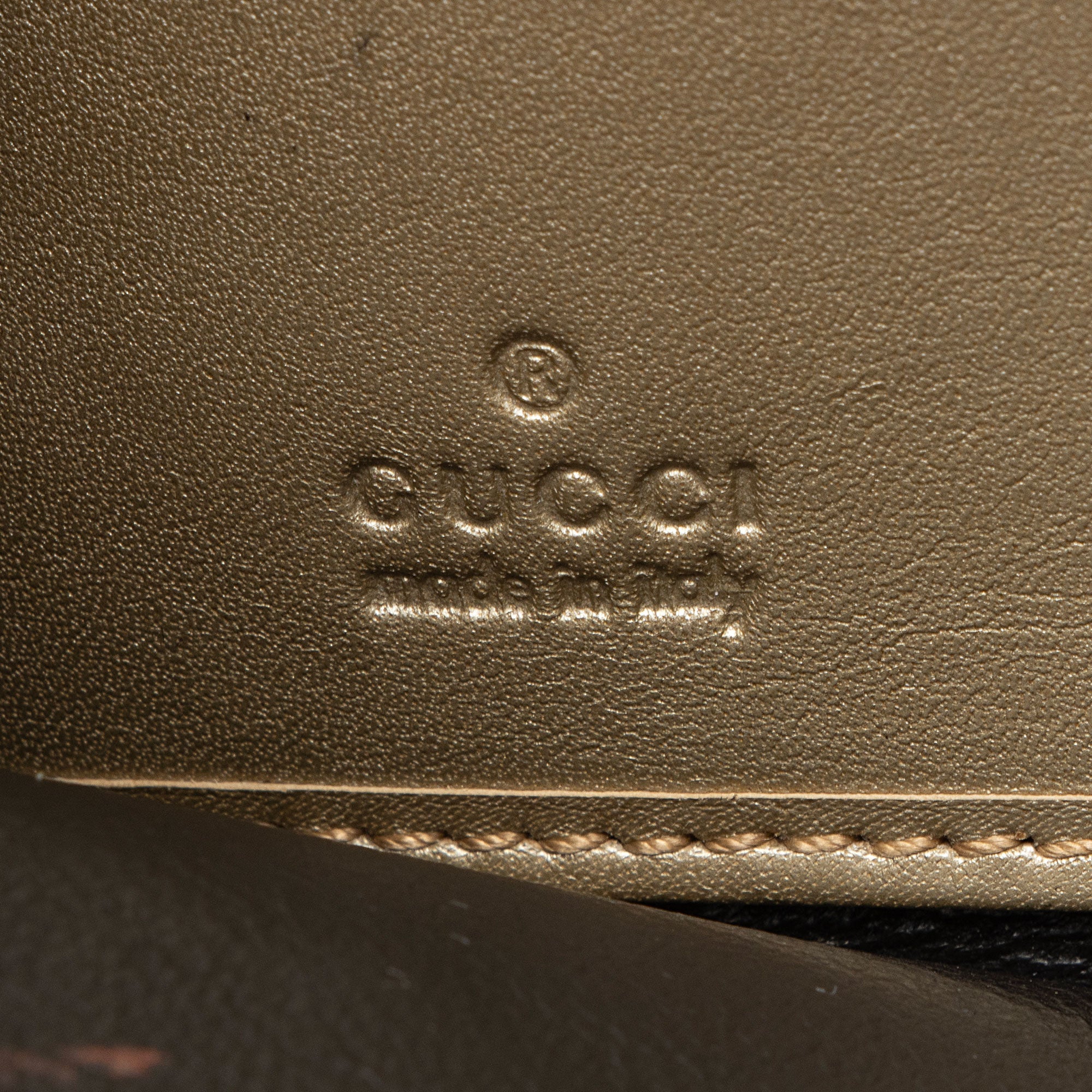 Gucci Metallic GG Imprime Zip Around Wallet (SHF-Q4BvCG)
