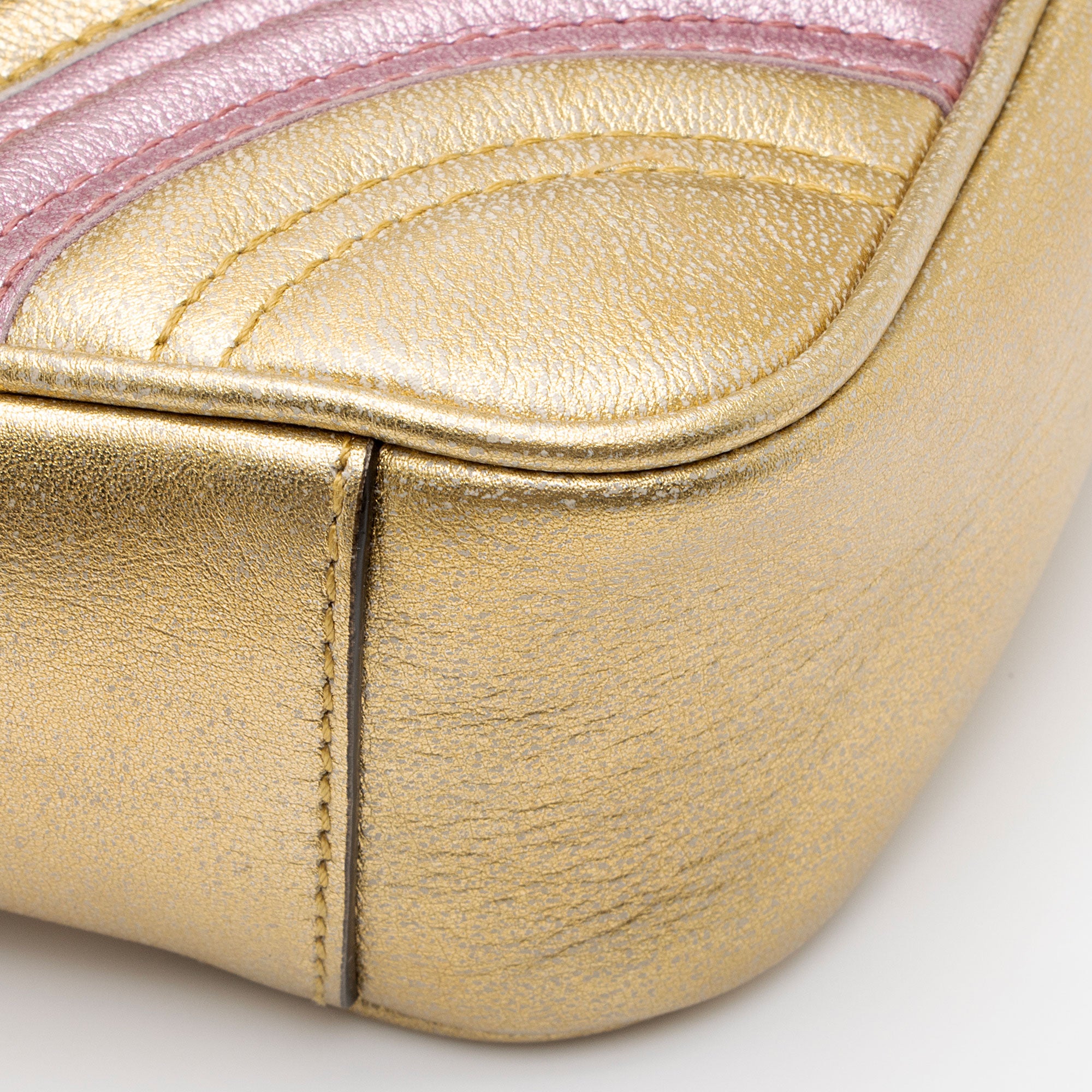 Gucci Metallic Matelasse Leather GG Marmont Mini Flap Shoulder Bag (SHF-6l0XWs)