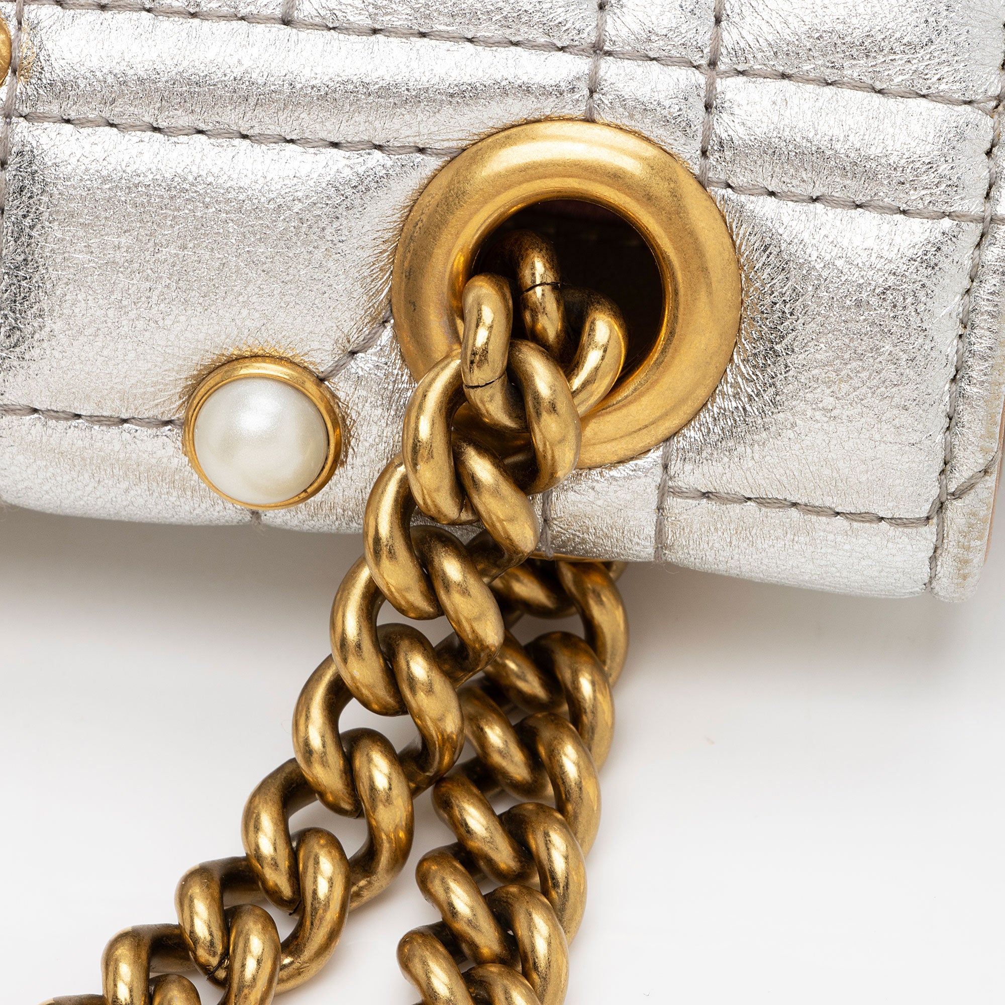 Gucci Metallic Matelasse Leather Pearl GG Marmont Mini Flap Bag (SHF-PMv358)