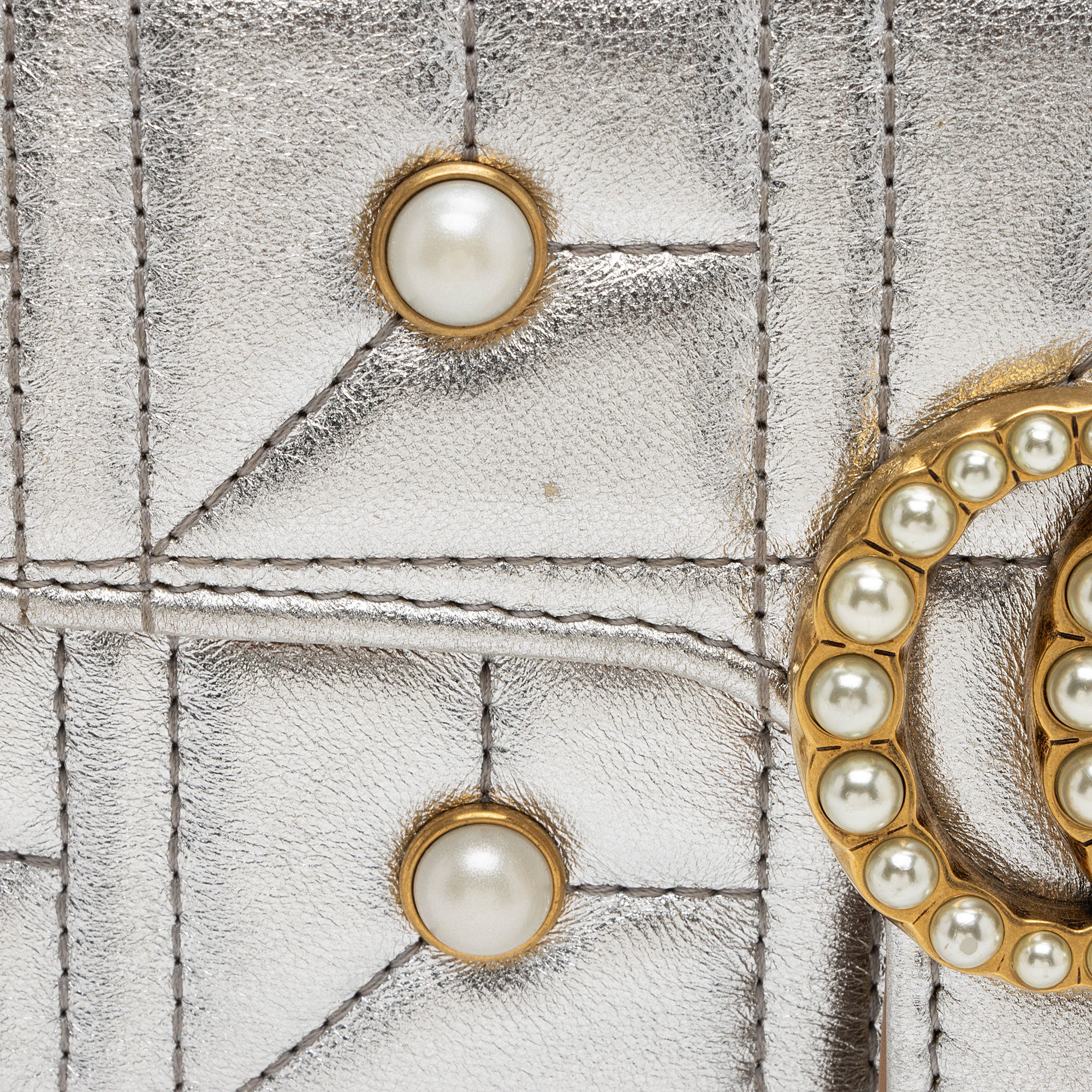 Gucci Metallic Matelasse Leather Pearl GG Marmont Mini Flap Bag (SHF-PMv358)