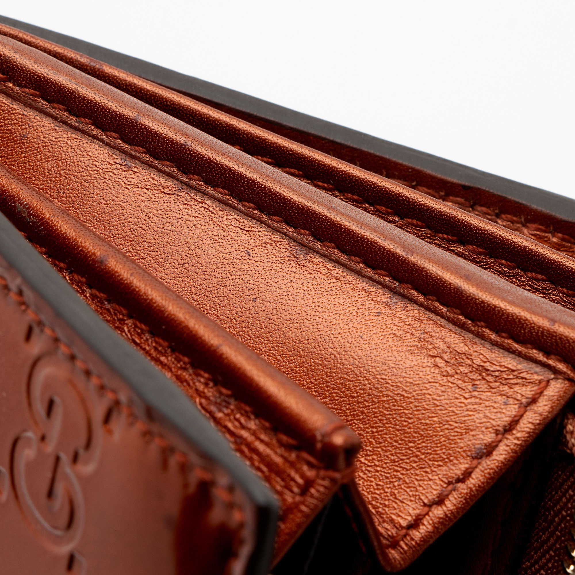 Gucci Metallic Patent Guccissima Leather Heart Logo Wallet (SHF-jwQhWg)