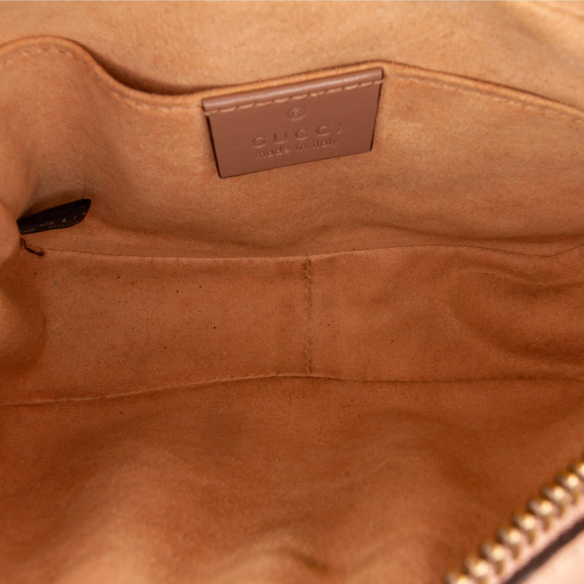 Gucci Mini GG Marmont Matelasse Crossbody (SHG-r1hvKf)