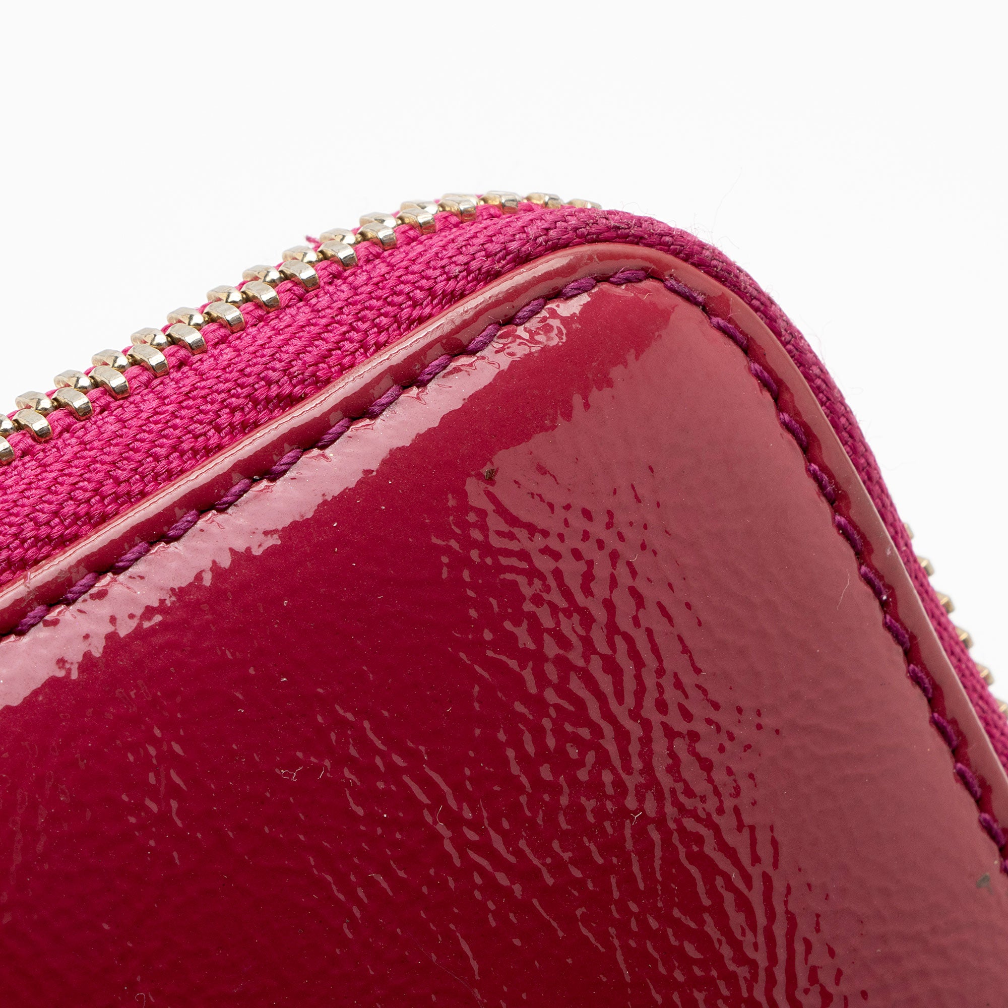 Gucci Patent Leather Soho Travel Zip Around Wallet (SHF-3tKxuo)