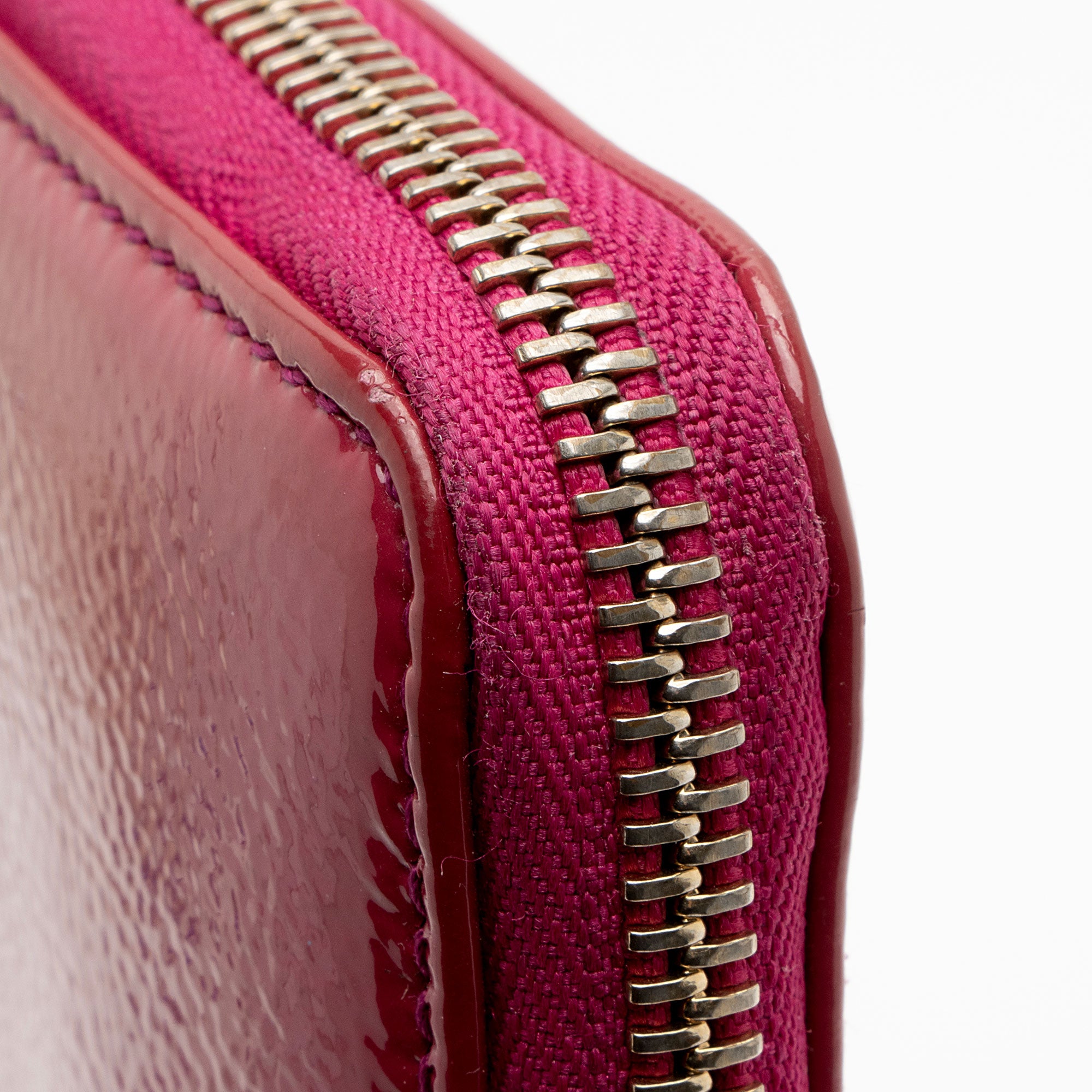 Gucci Patent Leather Soho Travel Zip Around Wallet (SHF-3tKxuo)