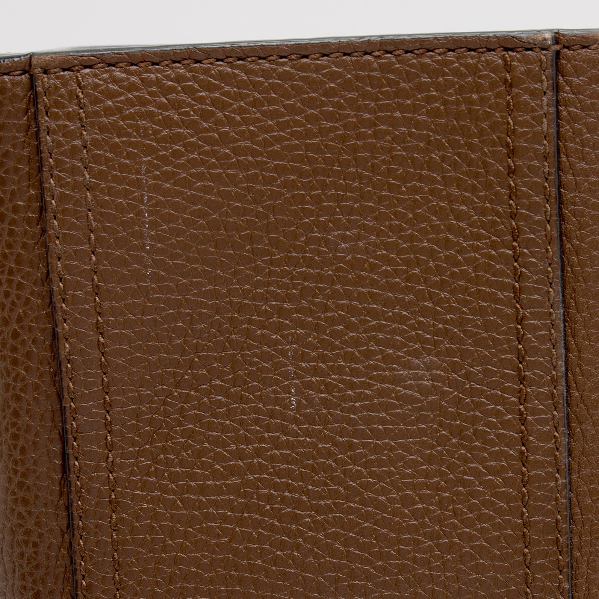 Gucci Pebbled Leather GG Marmont Top Handle Small Shoulder Bag (SHF-VGh3B4)