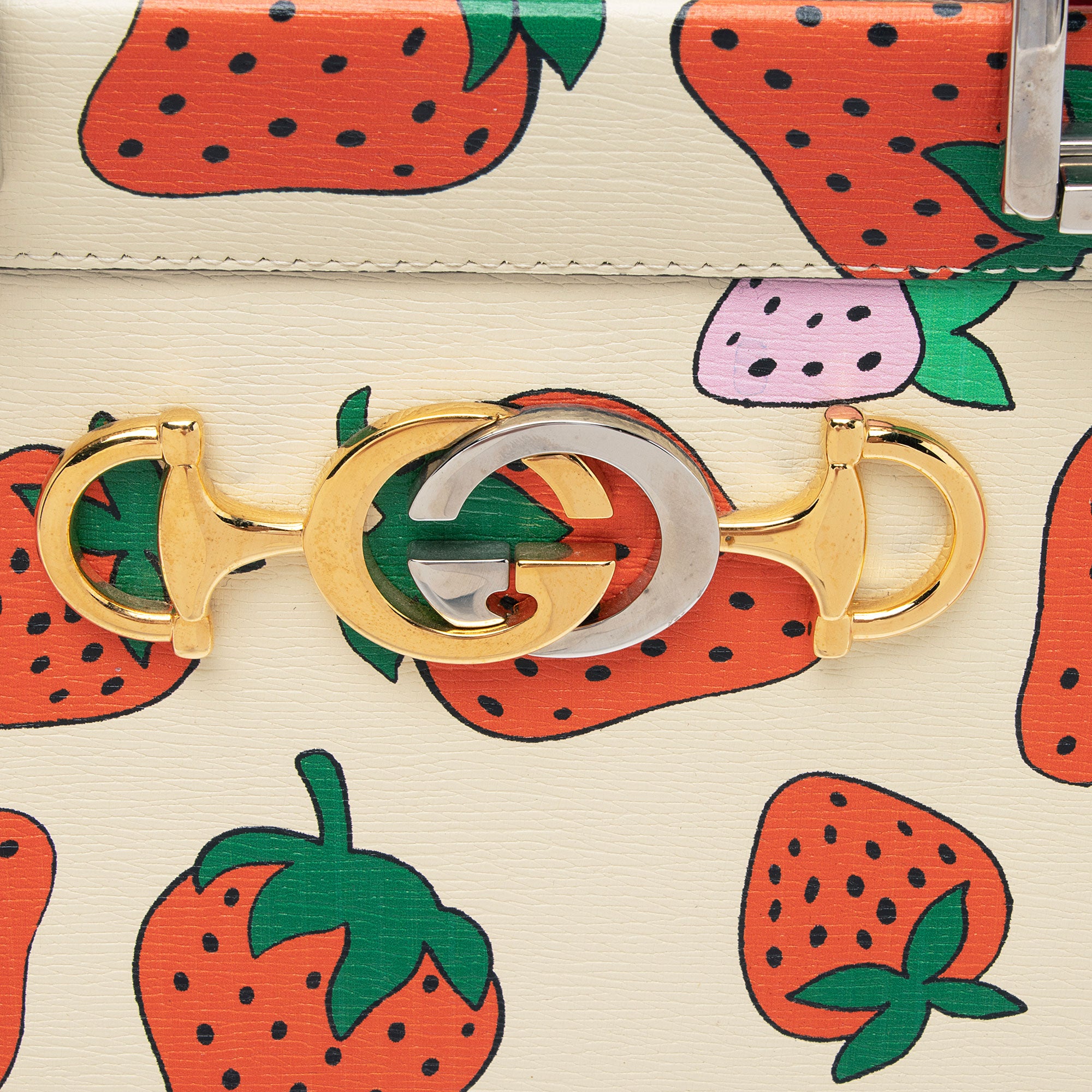 Gucci Printed Leather Strawberry Zumi Medium Tote (SHF-HJJ9pH)