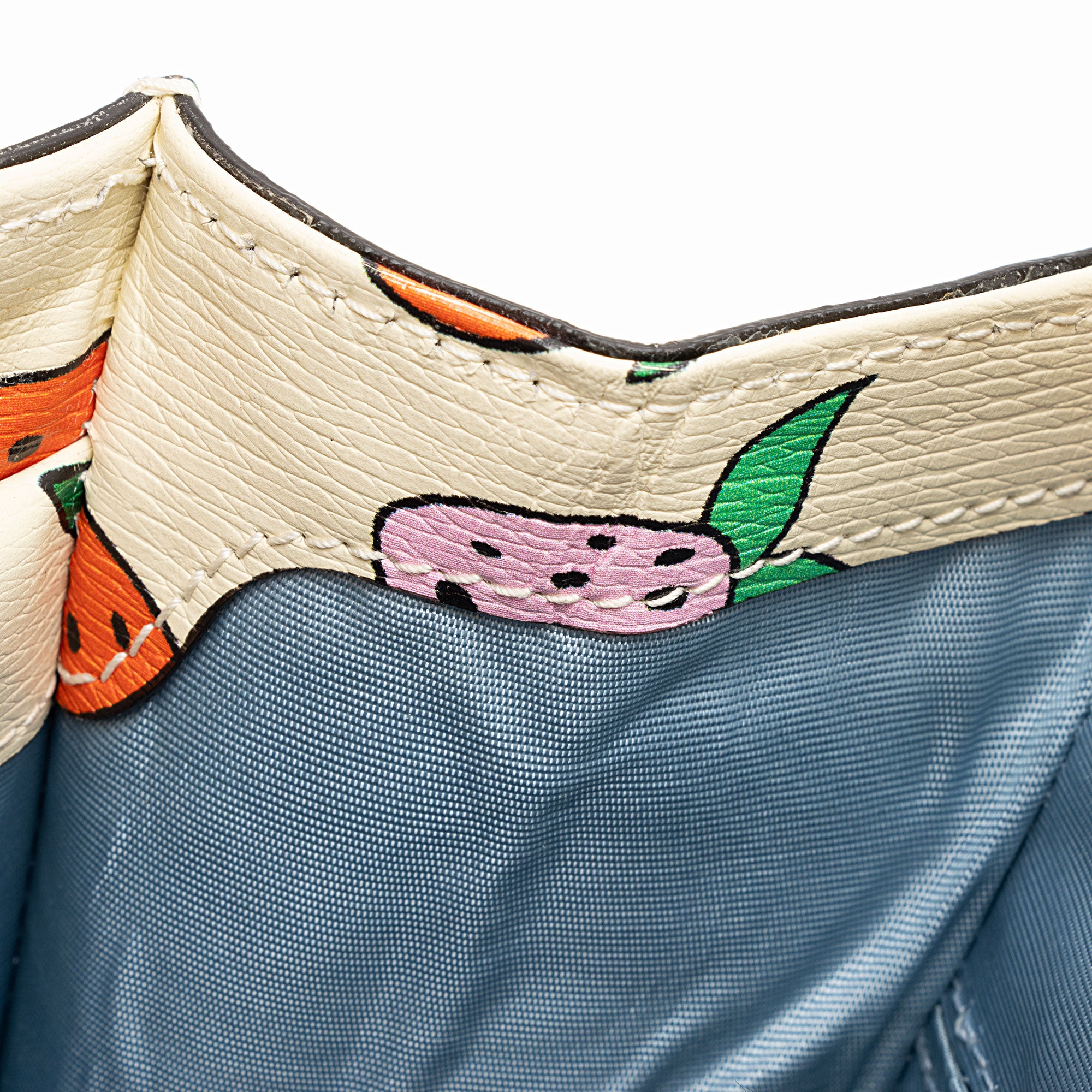 Gucci Printed Leather Strawberry Zumi Medium Tote (SHF-HJJ9pH)