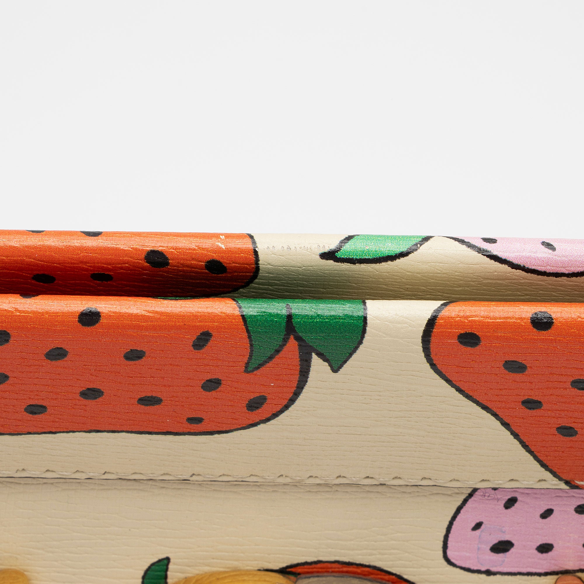 Gucci Printed Leather Strawberry Zumi Medium Tote (SHF-HJJ9pH)