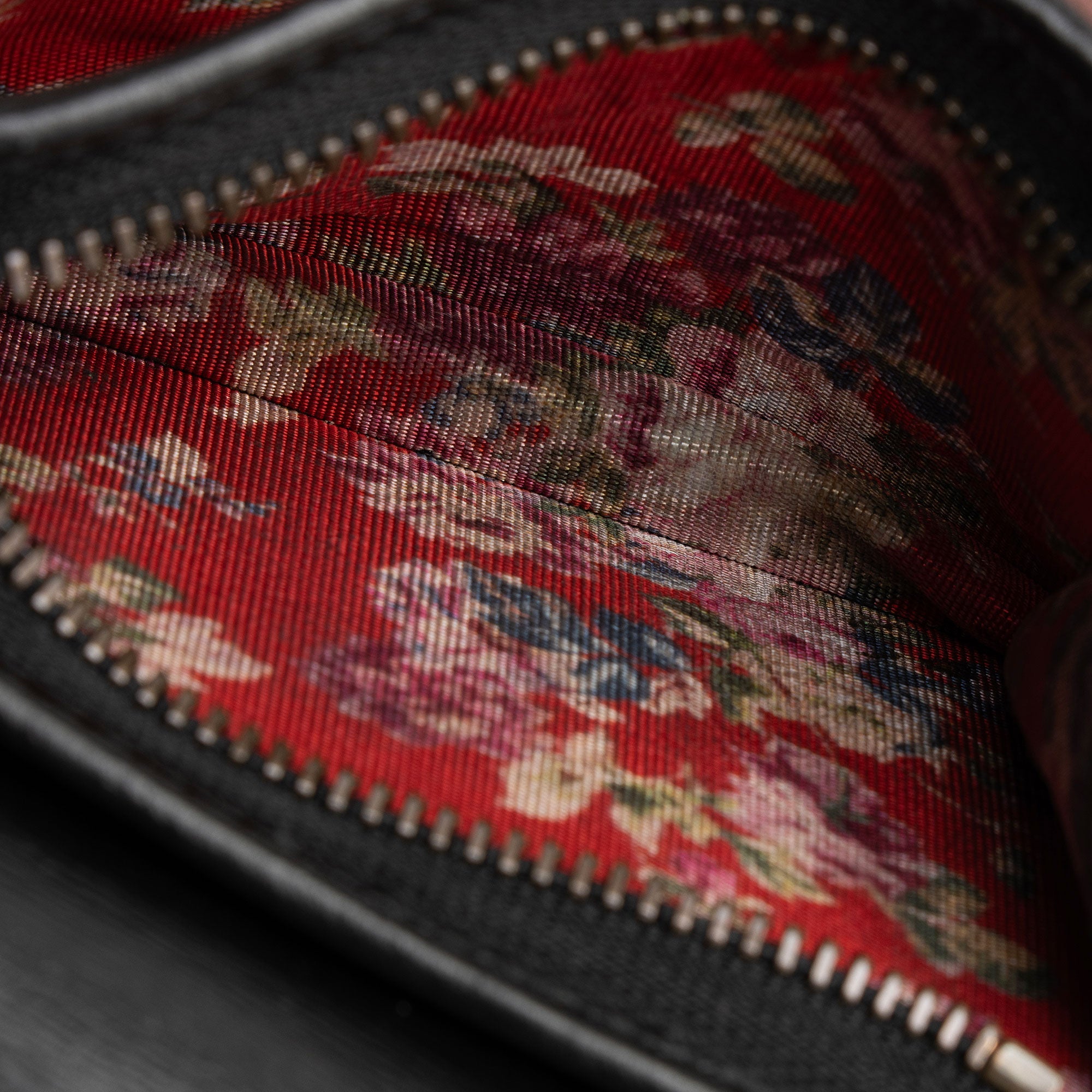 Gucci Quilted Leather GG Marmont Web Trapuntata Card Case Wallet (SHF-EdWHT1)