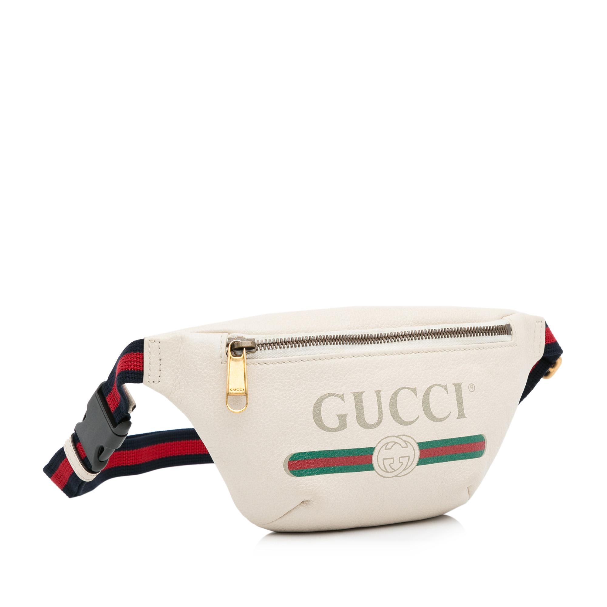 Gucci Small Logo Belt Bag (SHG-mB6R20)