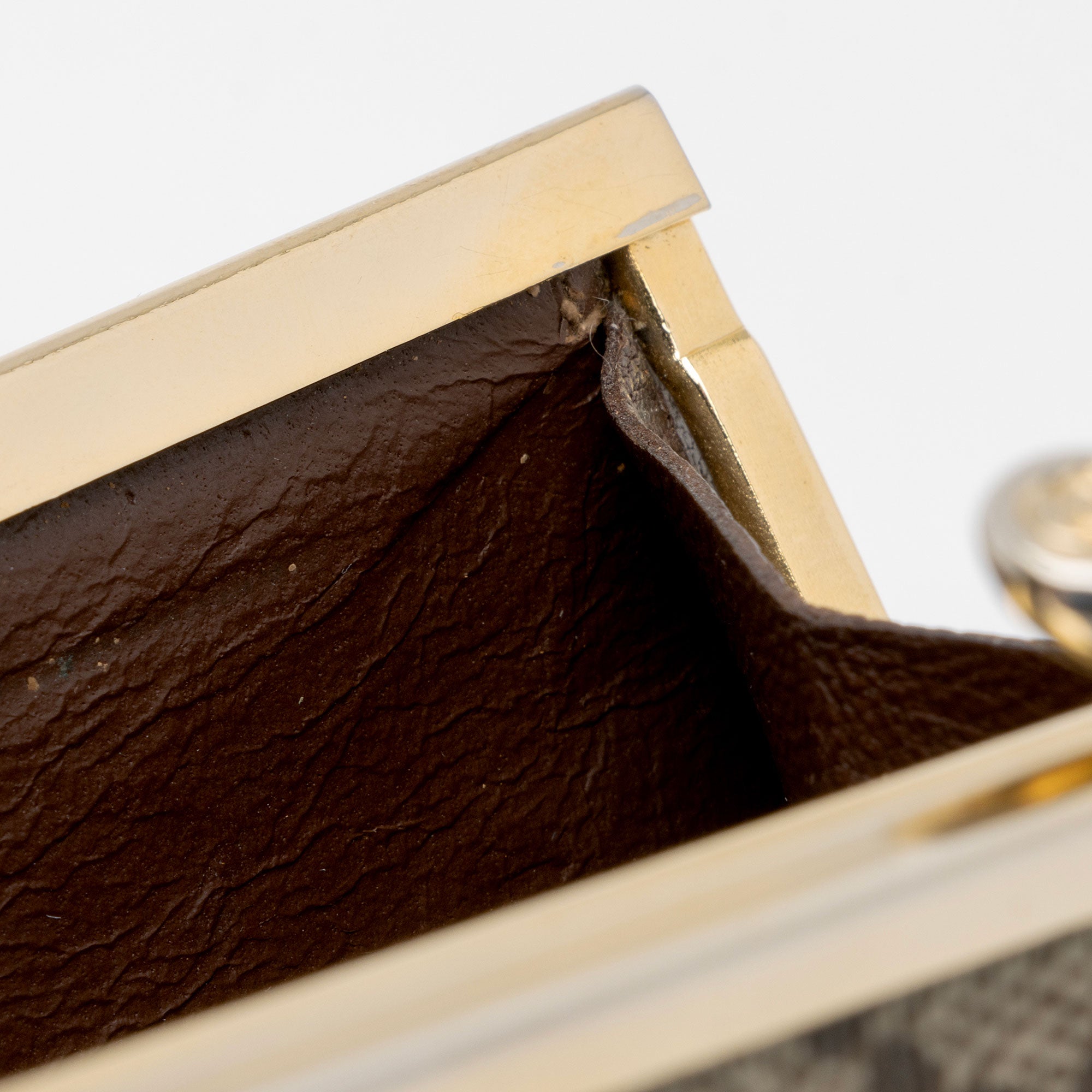 Gucci Vintage GG Supreme Kiss Lock Coin Pouch (SHF-xxZ0al)