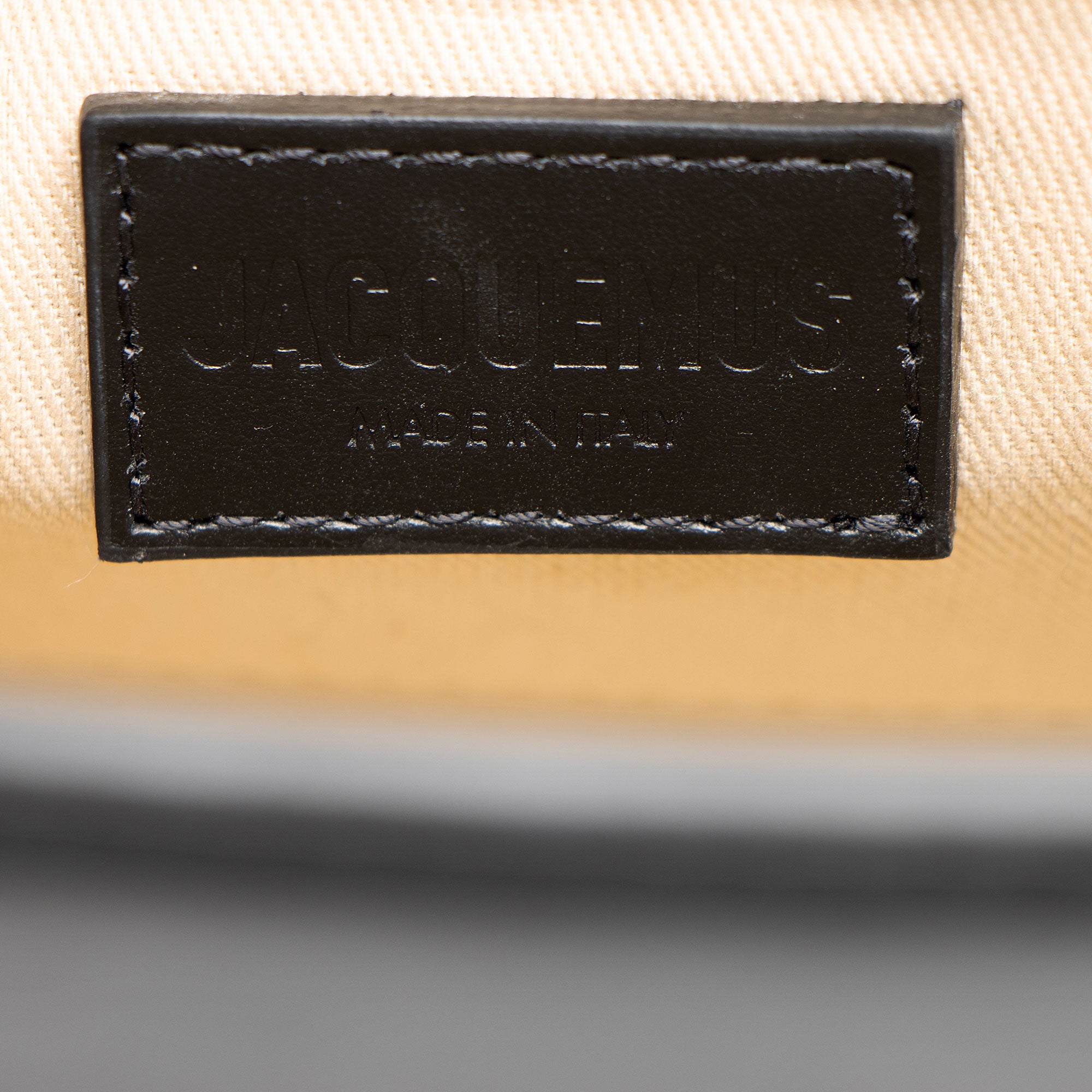 Jacquemus Leather Le Chiquito Moyen Large Bag (SHF-J9XyYK)