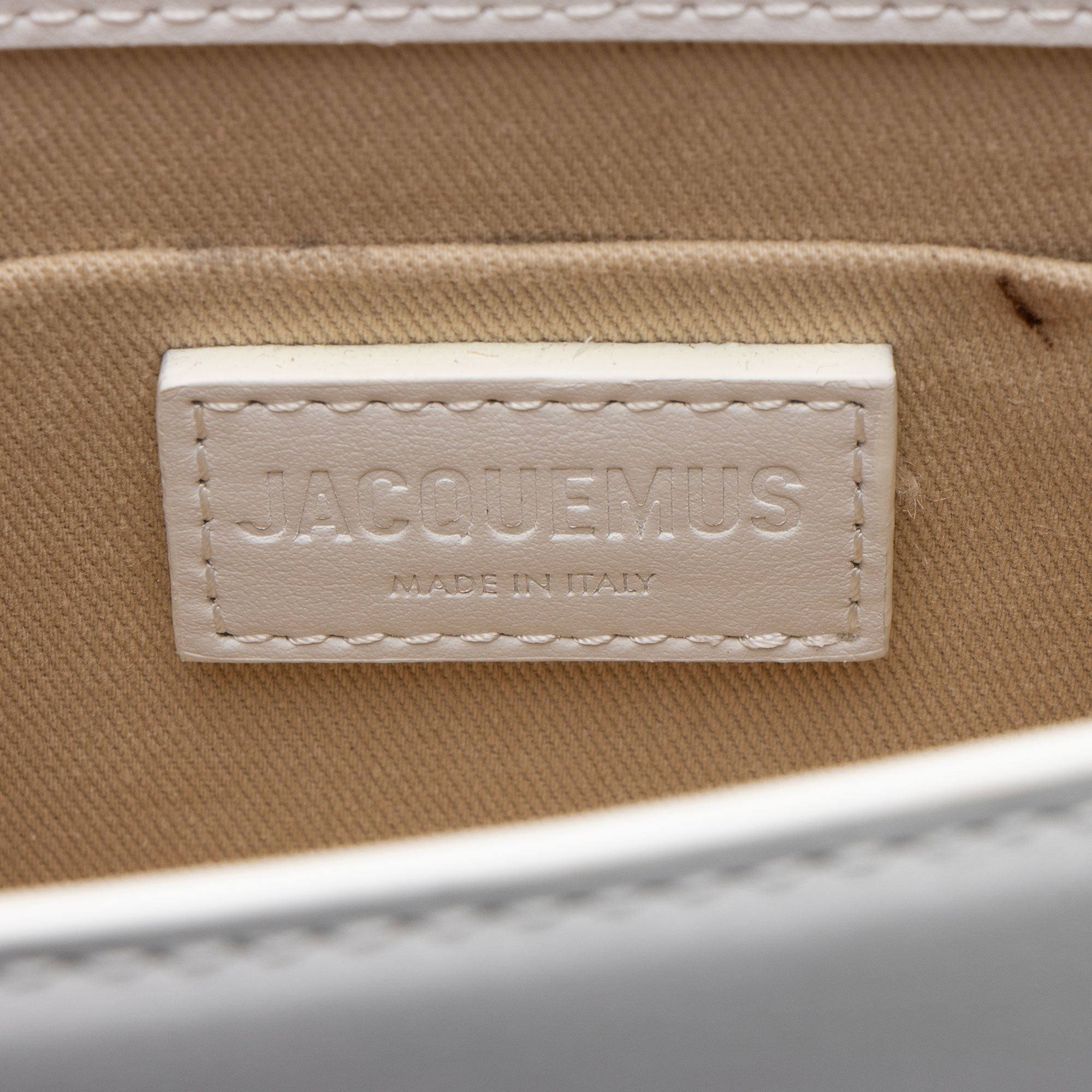 Jacquemus Smooth Leather Le Chiquito Moyen Small Bag (SHF-S8S9Kr)