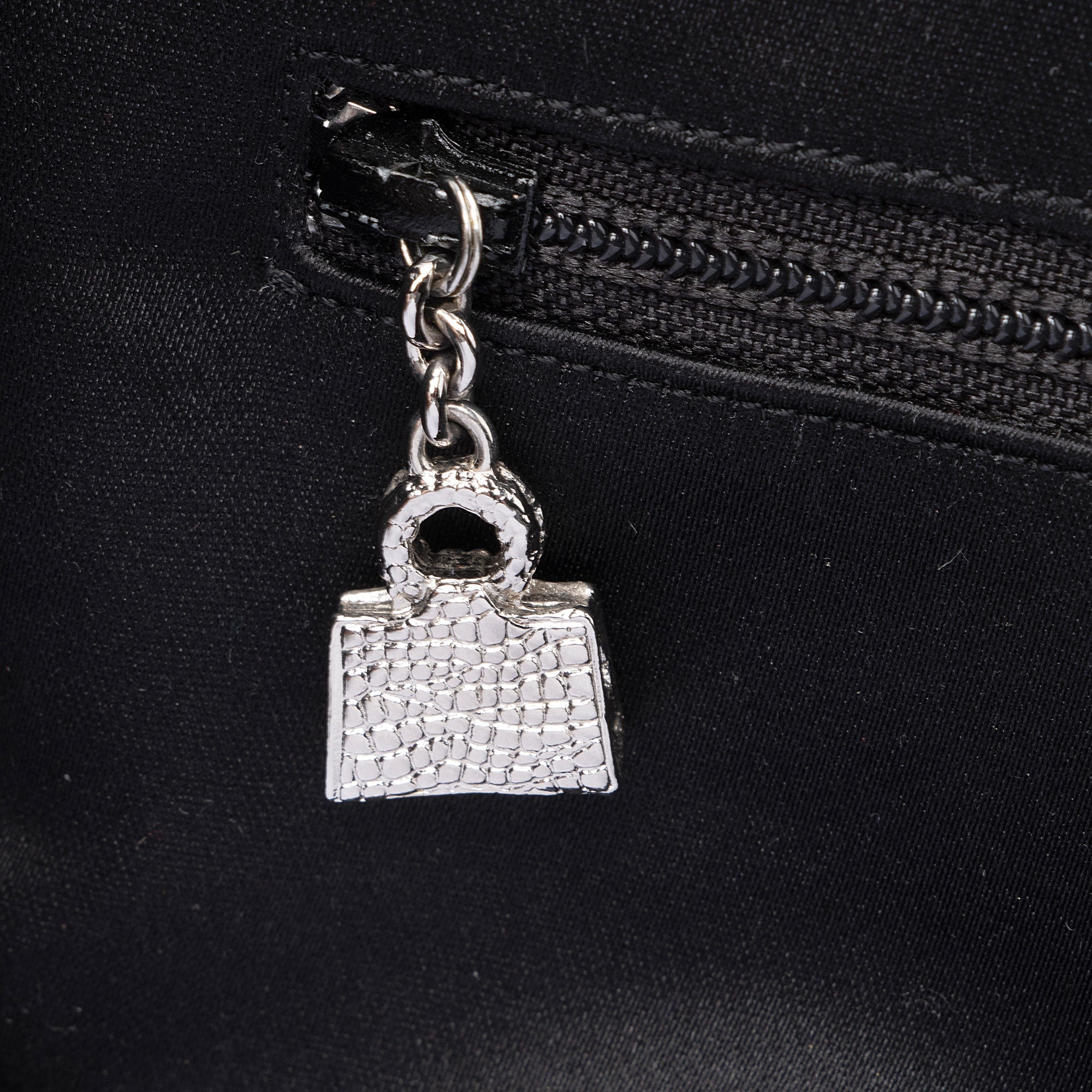 Judith Leiber Patent Leather Crystal Turnlock Clutch (SHF-D1Or7j)