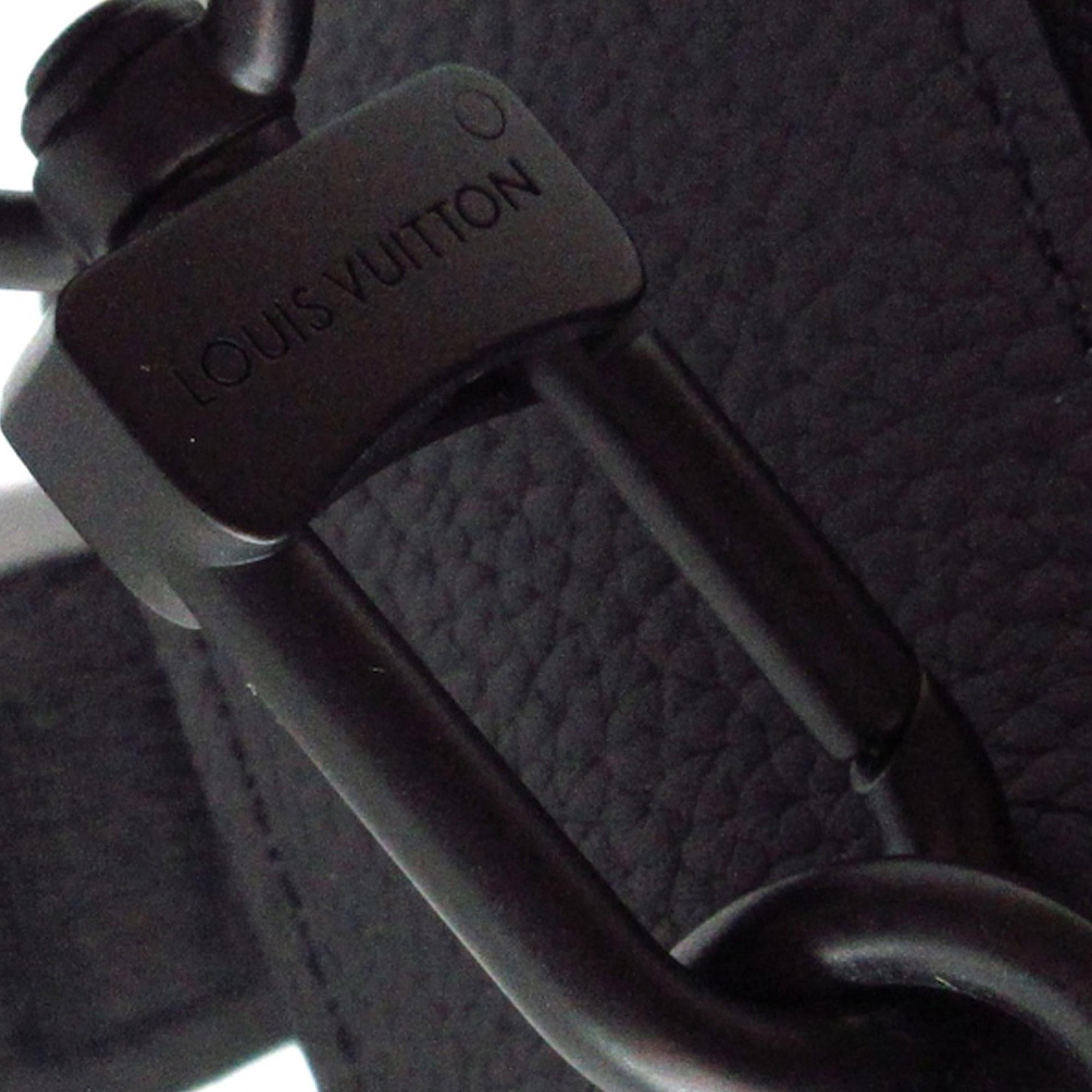 Louis Vuitton Alpha Wearable Wallet (SHG-DFheUM)