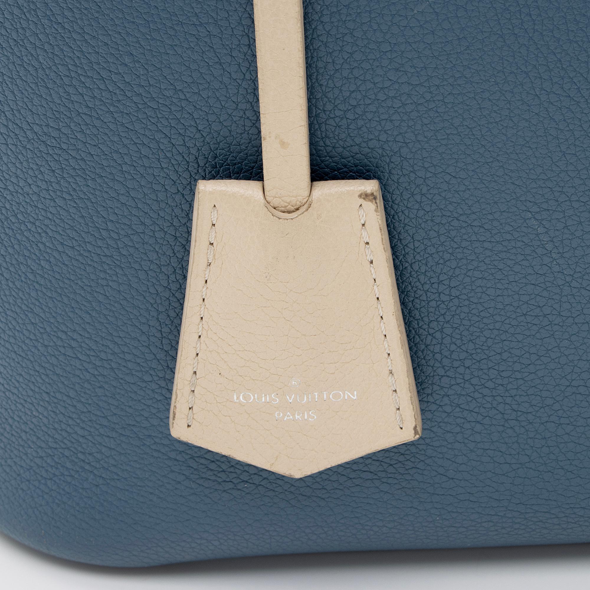 Louis Vuitton Calfskin Lockme Bucket Bag (SHF-ScNH8i)