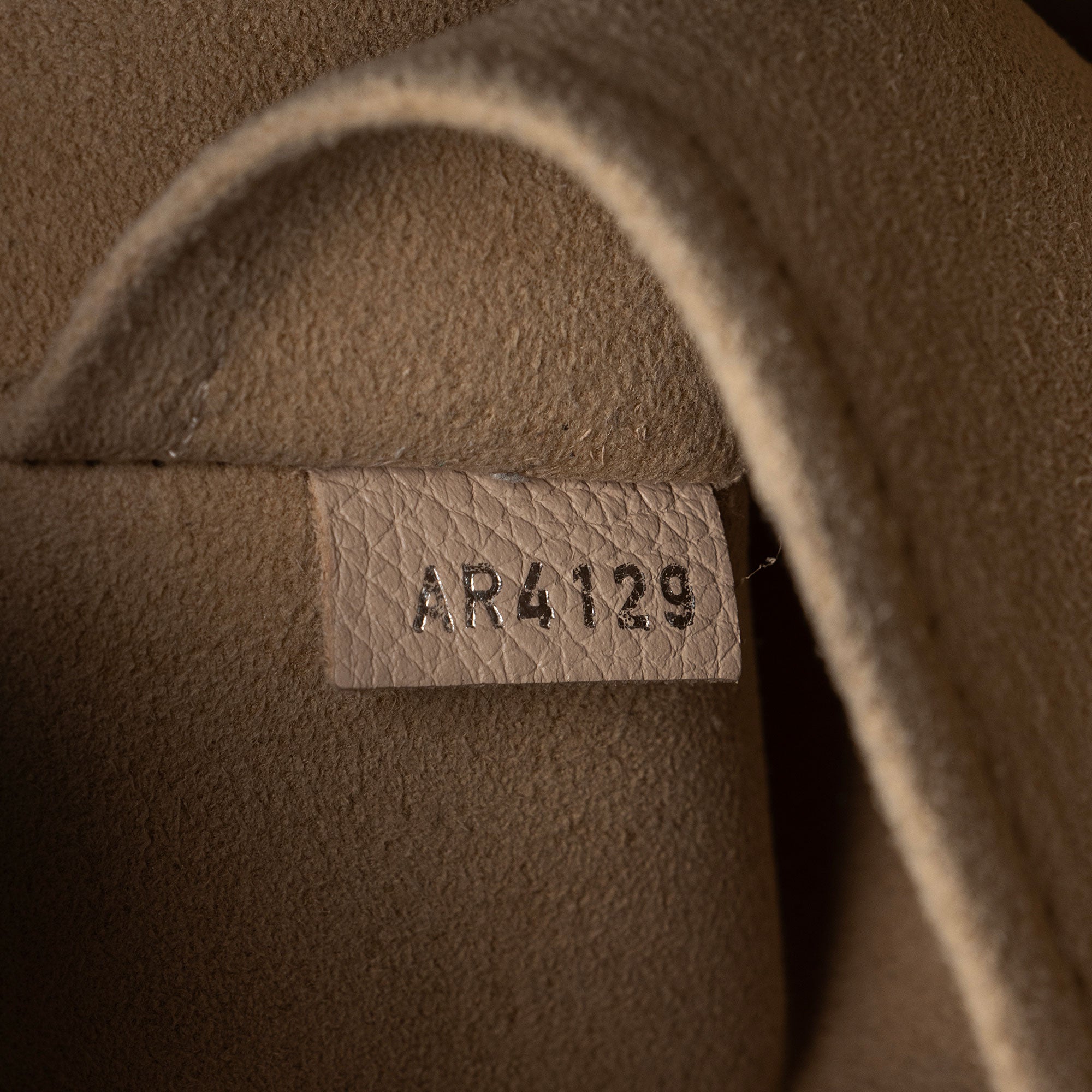 Louis Vuitton Calfskin Lockme Day Tote (SHF-4AIww8)