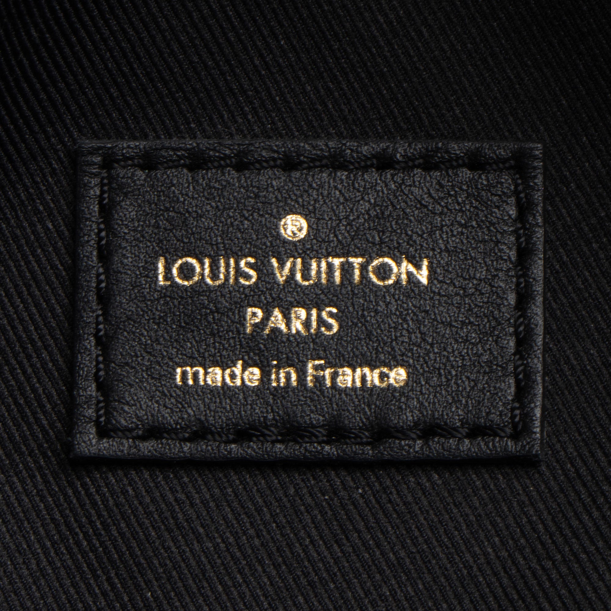 Louis Vuitton Calfskin New Wave Bumbag (SHF-XjMMSU)