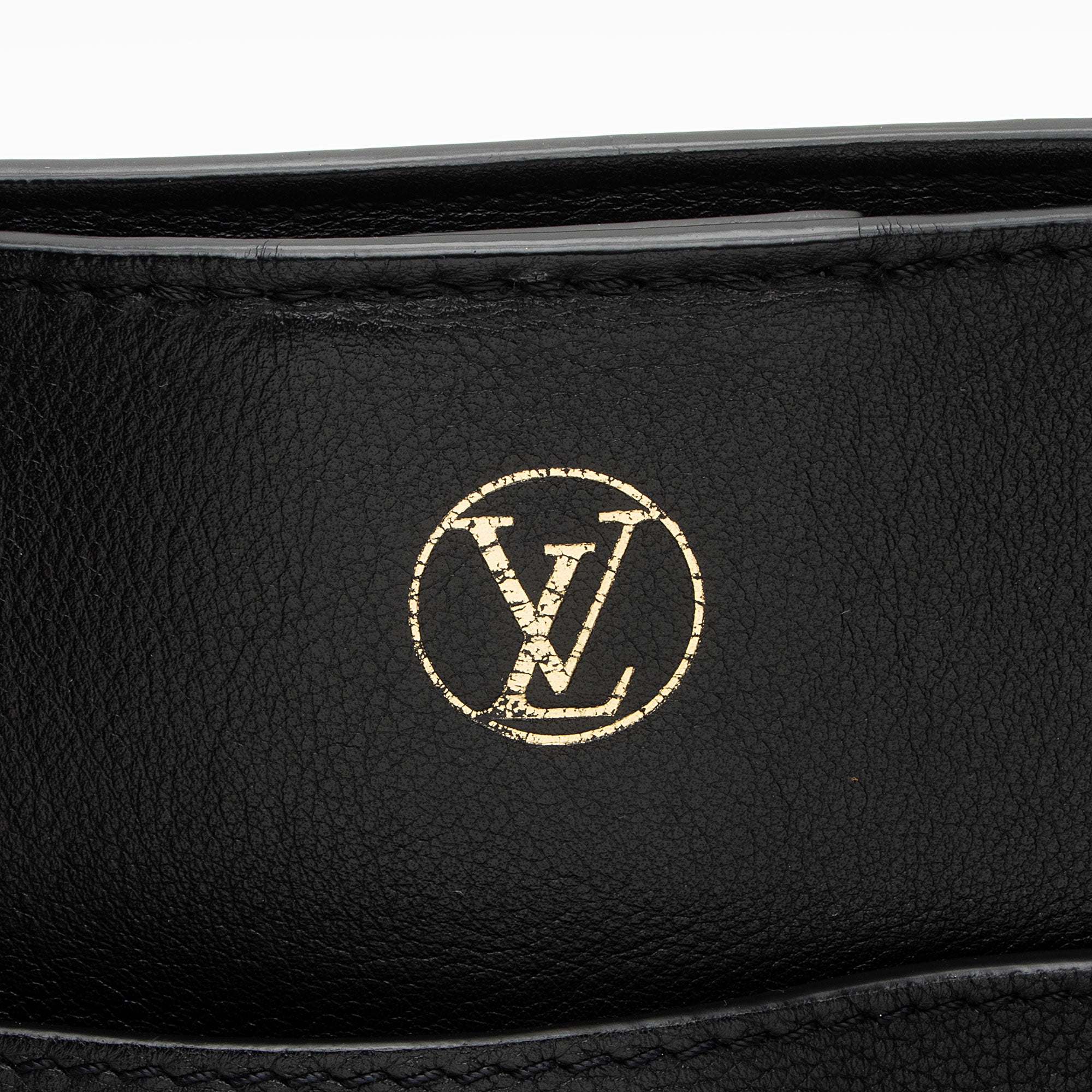 Louis Vuitton Calfskin Tufted Monogram Canvas On My Side MM Tote (SHF-bIbven)