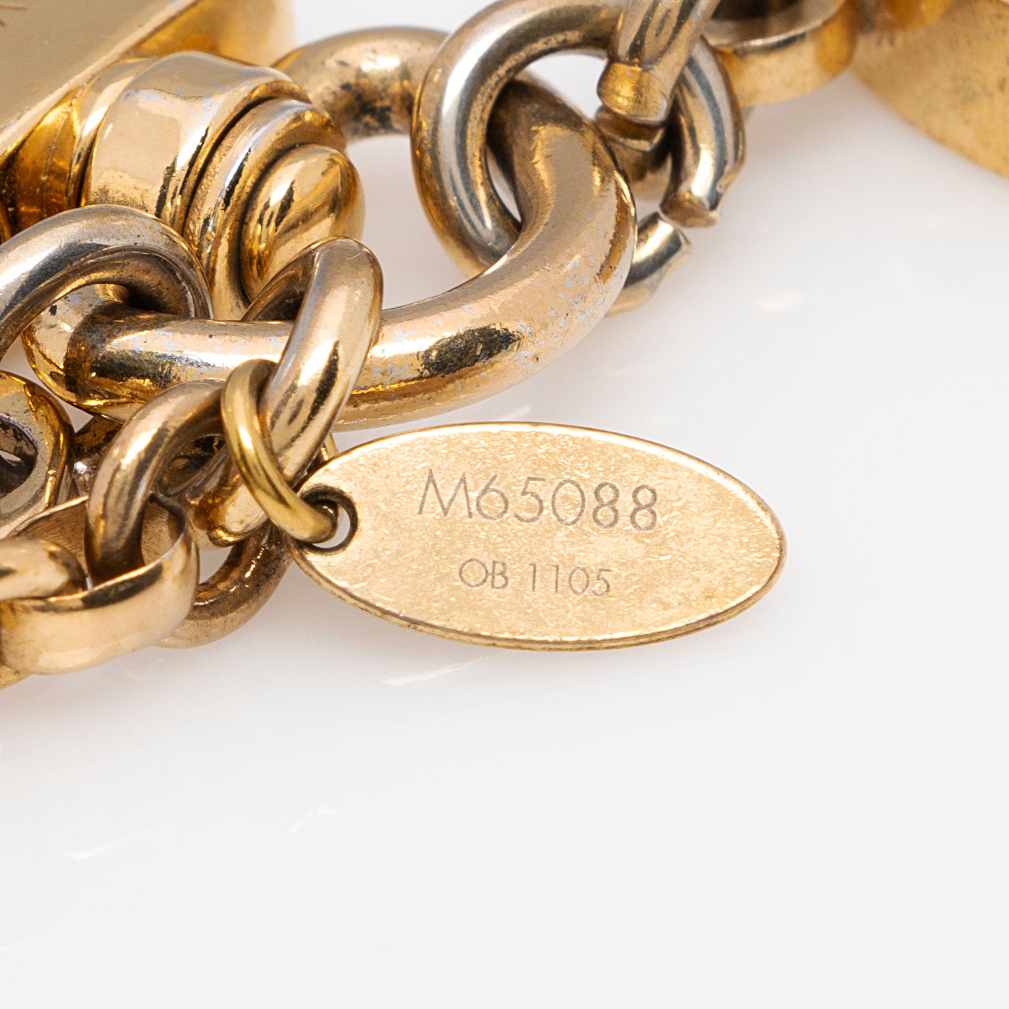 Louis Vuitton Confidence Key Holder (SHF-AZE7ns)