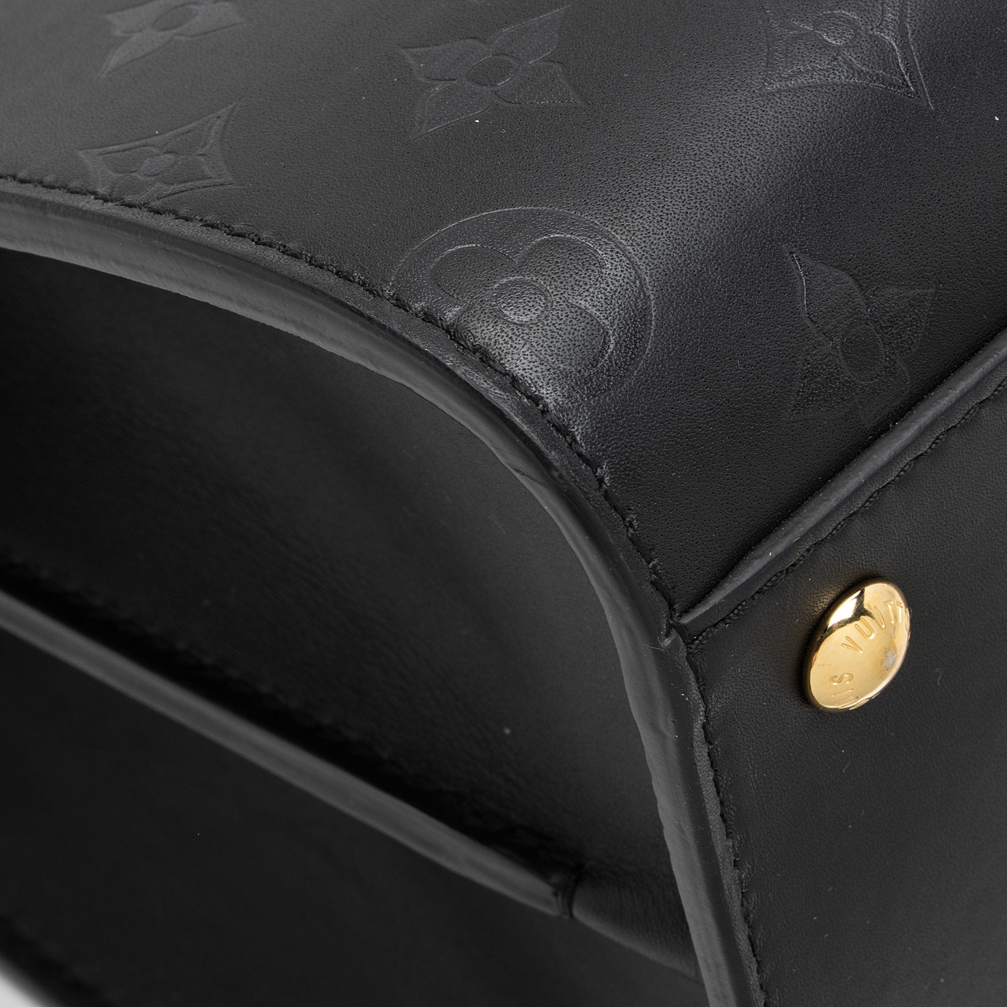 Louis Vuitton Cuir Plume Very GM Tote (SHF-Qik14X)