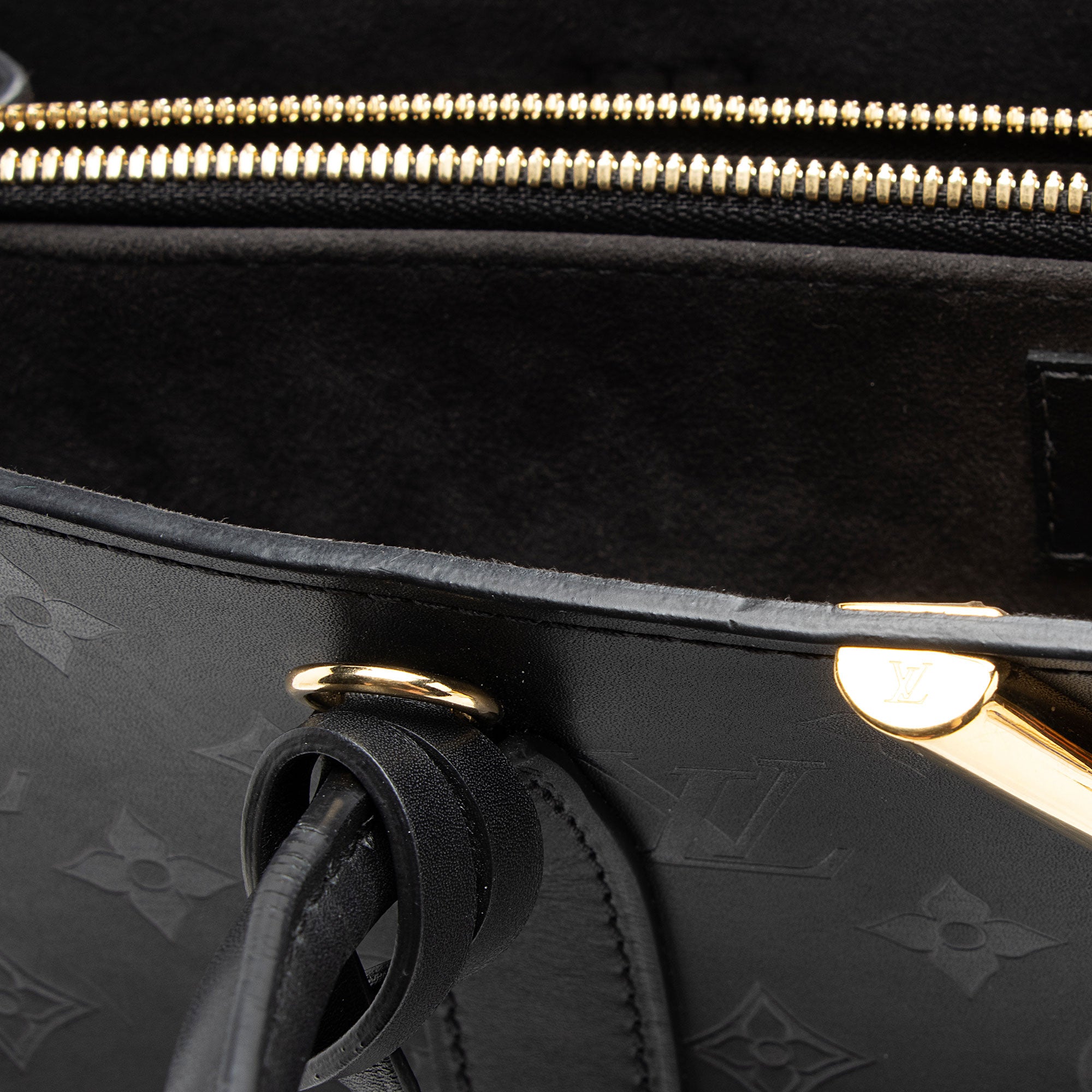 Louis Vuitton Cuir Plume Very GM Tote (SHF-Qik14X)
