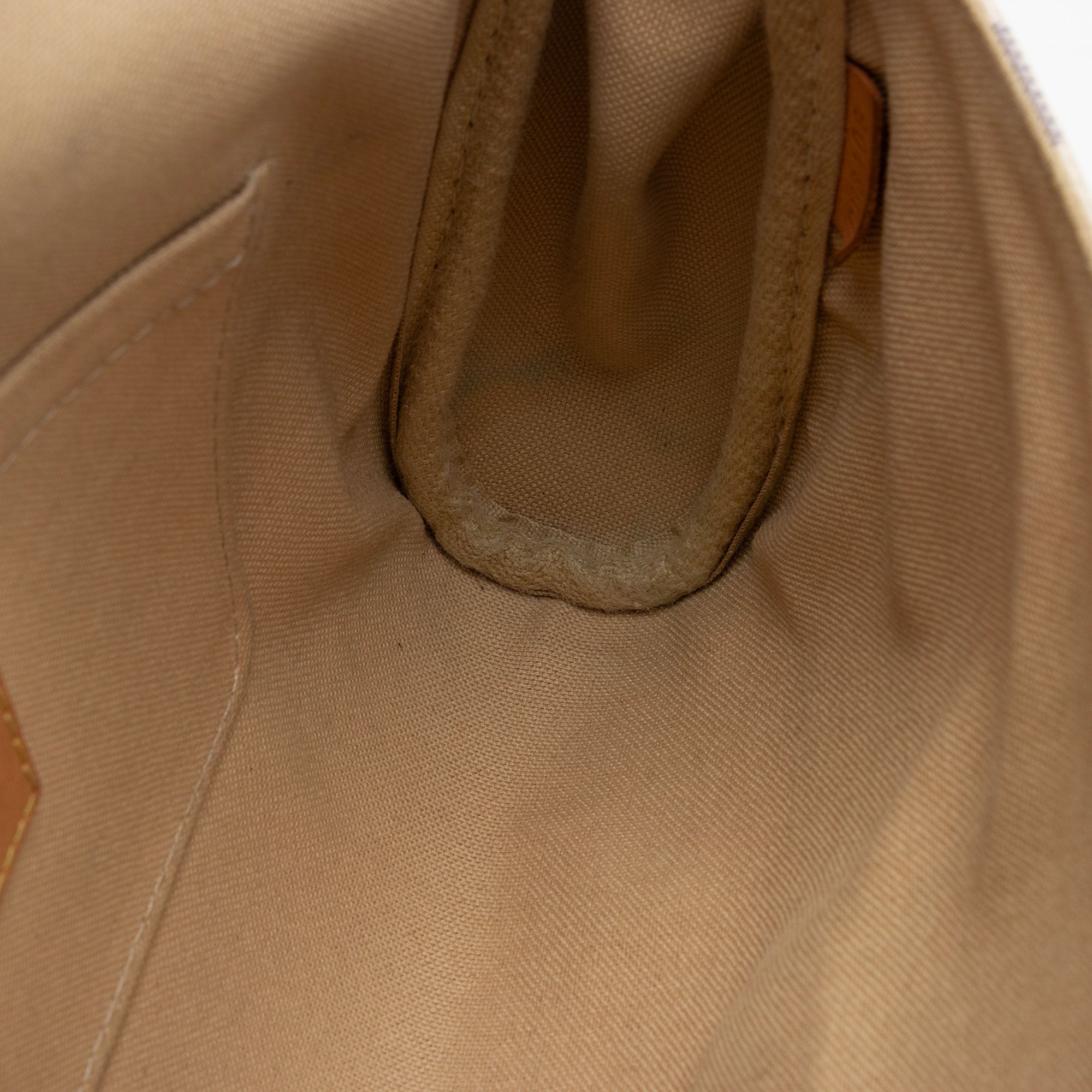 Louis Vuitton Damier Azur Favorite MM Shoulder Bag (SHF-juX6f7)