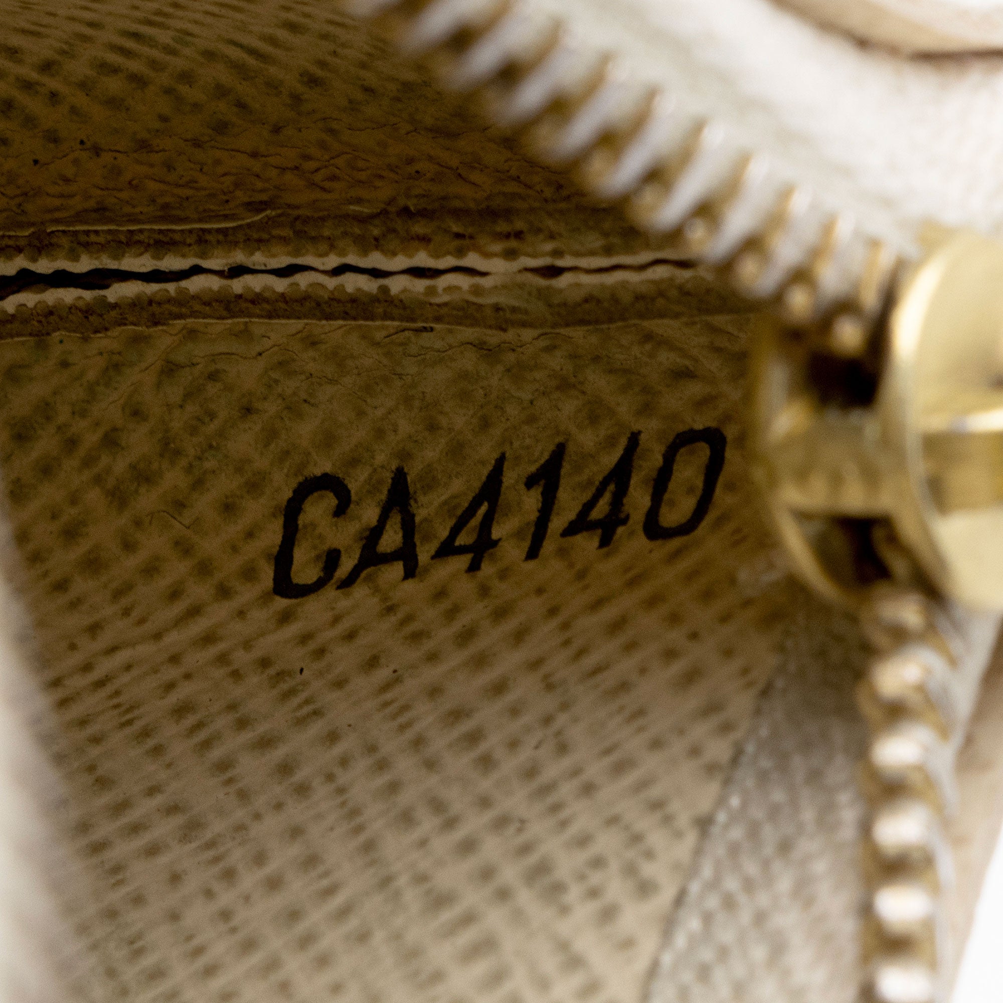 Louis Vuitton Damier Azur Key Pouch (SHF-cdVVcJ)