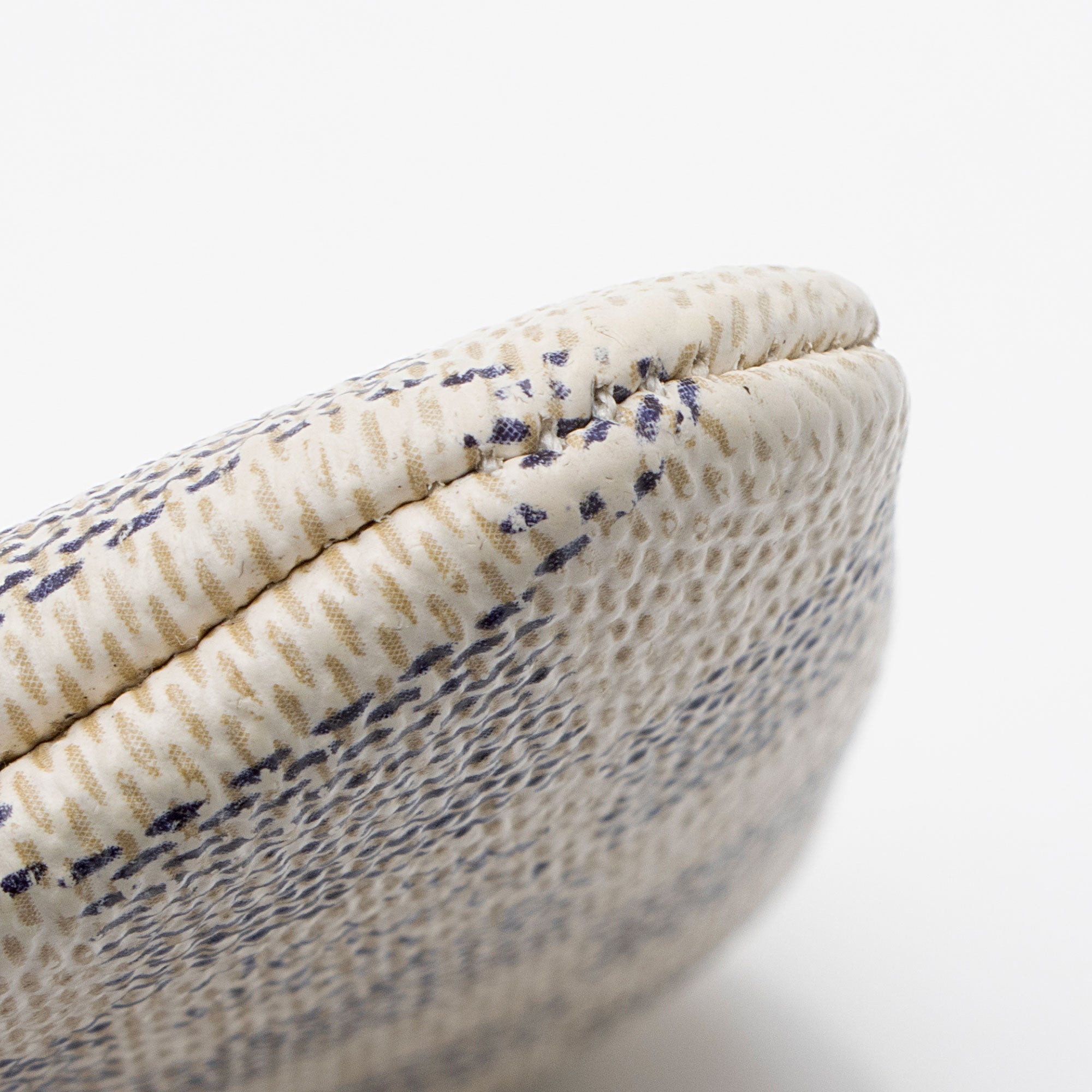 Louis Vuitton Damier Azur Key Pouch (SHF-cdVVcJ)