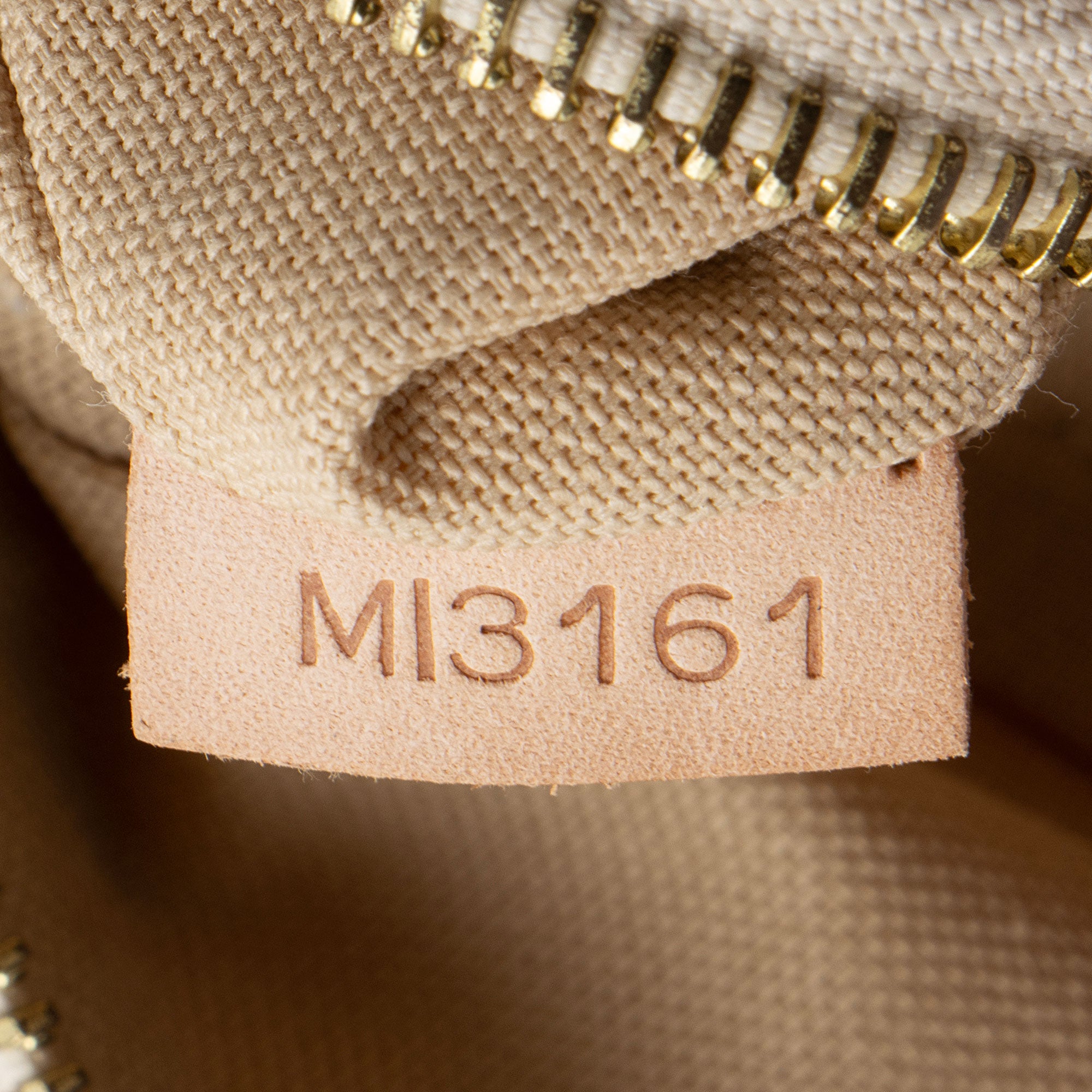 Louis Vuitton Damier Azur Siracusa PM Shoulder Bag (SHF-WuMHEZ)