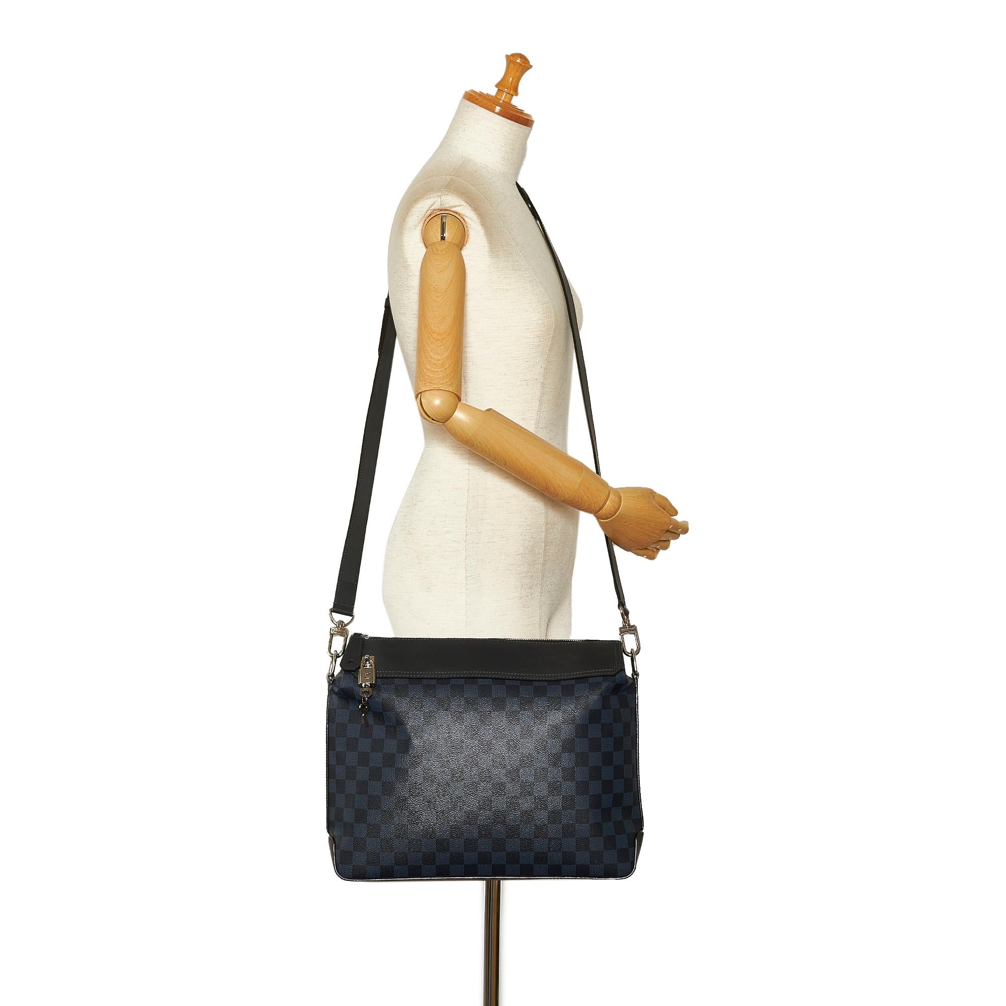 Louis Vuitton Damier Cobalt Greenwich Messenger (SHG-EhAV5O)