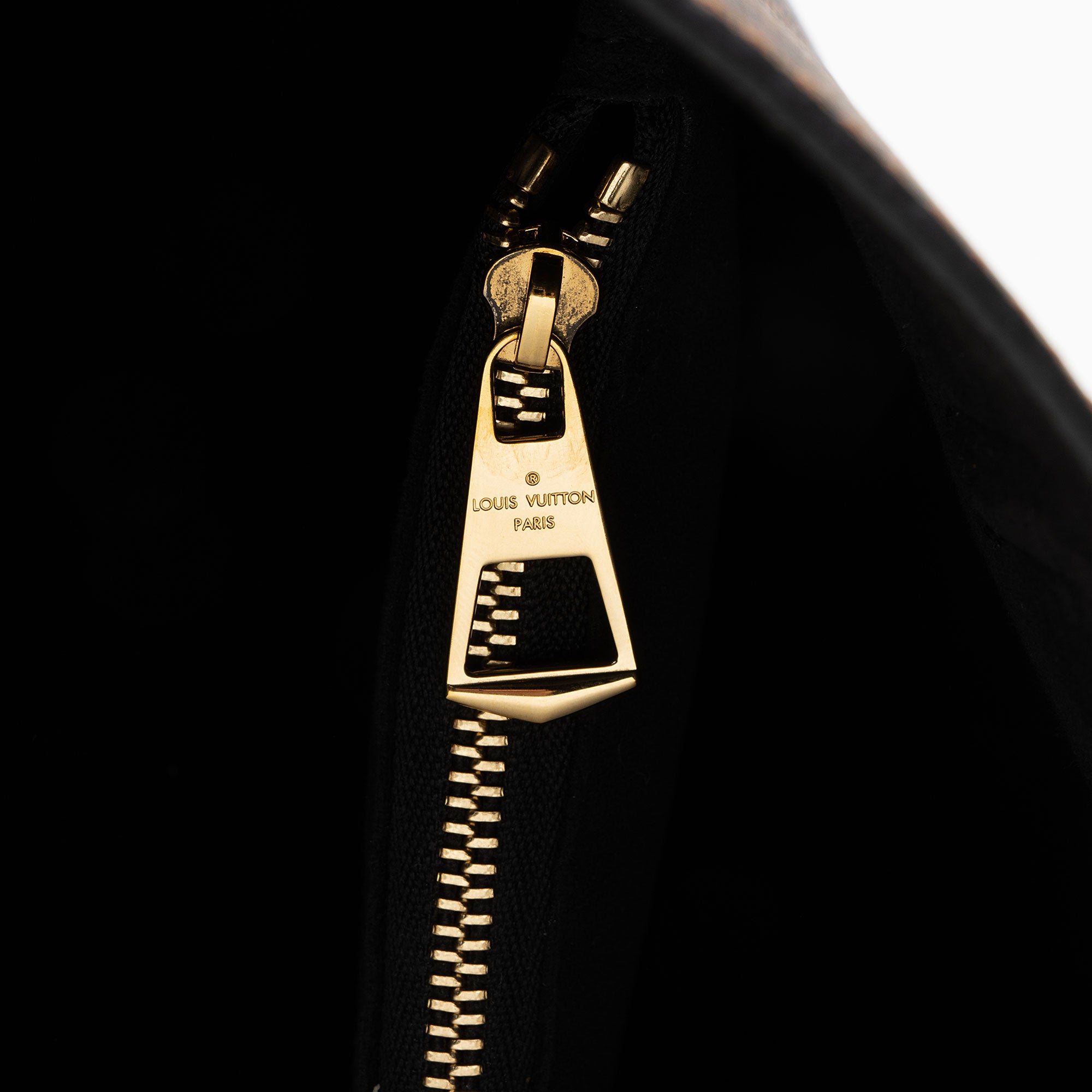 Louis Vuitton Damier Ebene Belmont MM Tote (SHF-F2YBxO)