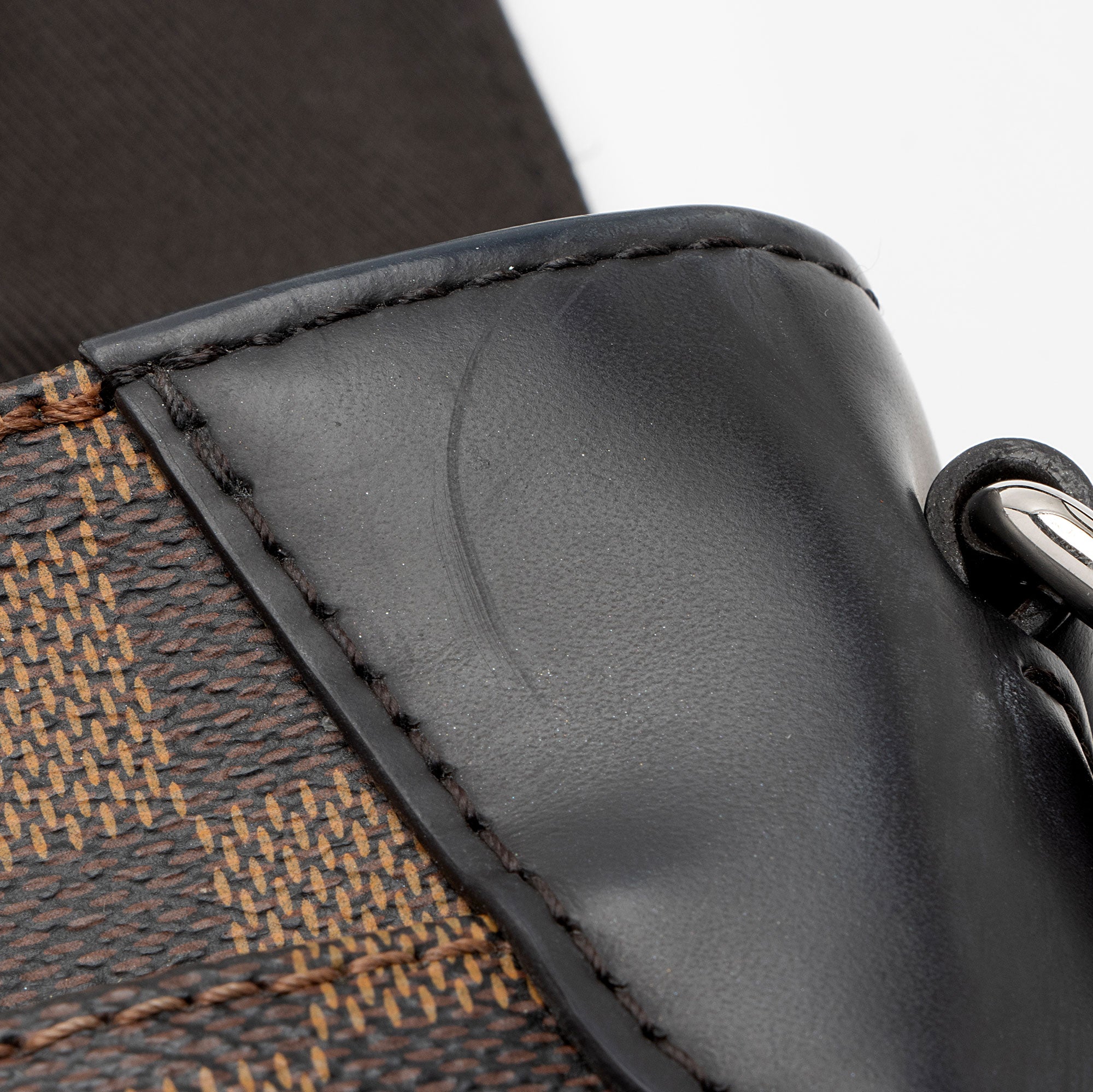 Louis Vuitton Damier Ebene District PM Messenger Bag (SHF-bEG8rt)