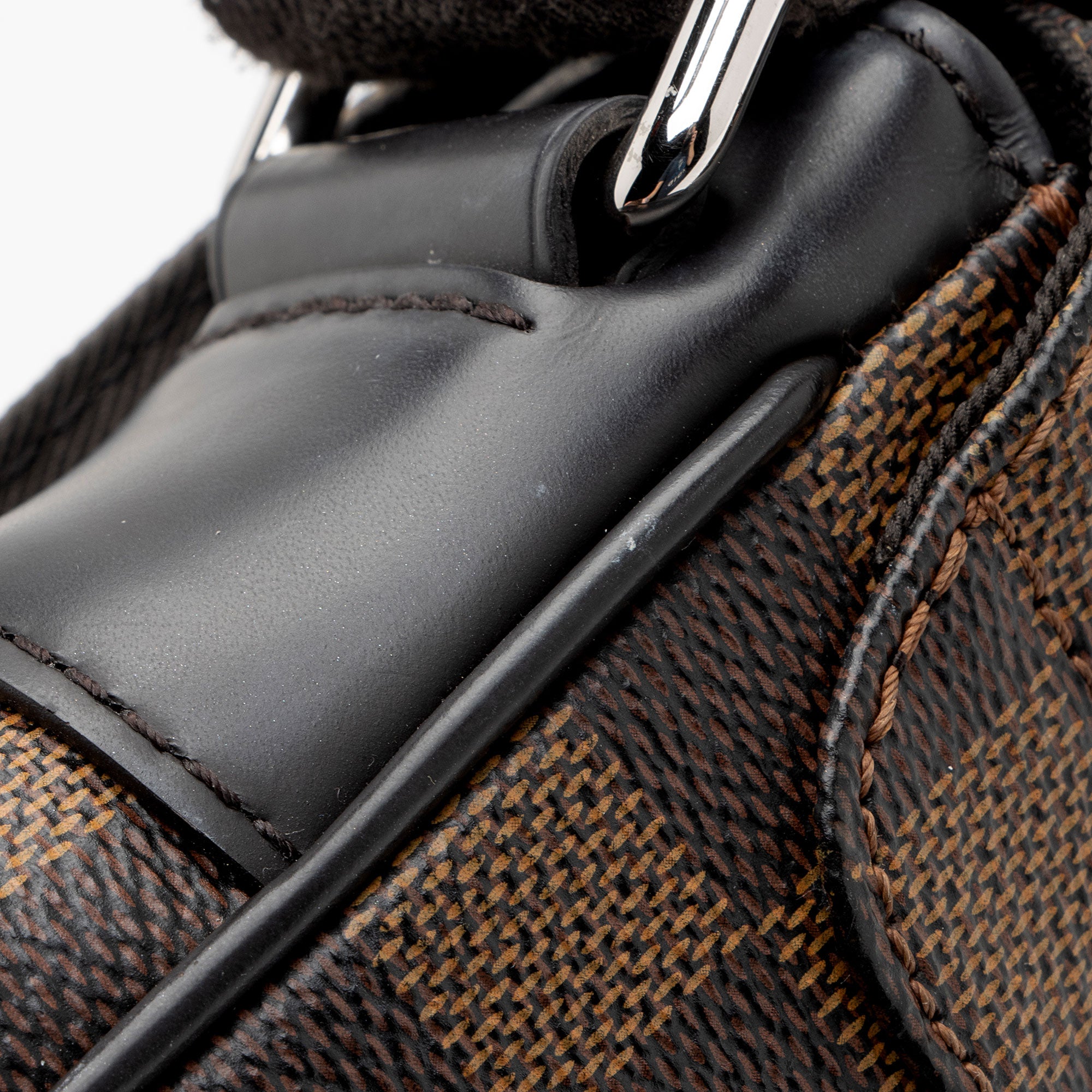 Louis Vuitton Damier Ebene District PM Messenger Bag (SHF-bEG8rt)