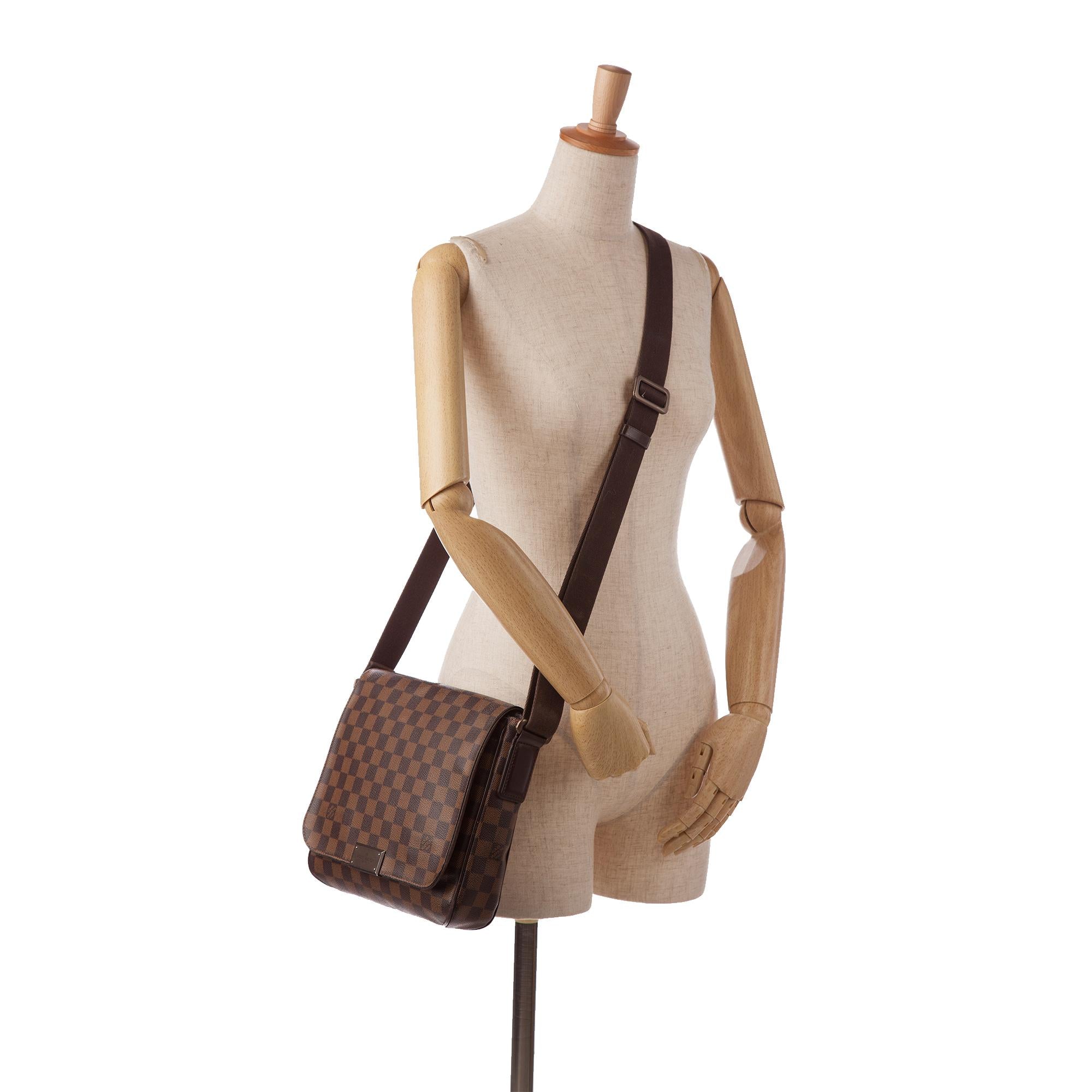Louis Vuitton Damier Ebene District PM (SHG-Q9WNOO)