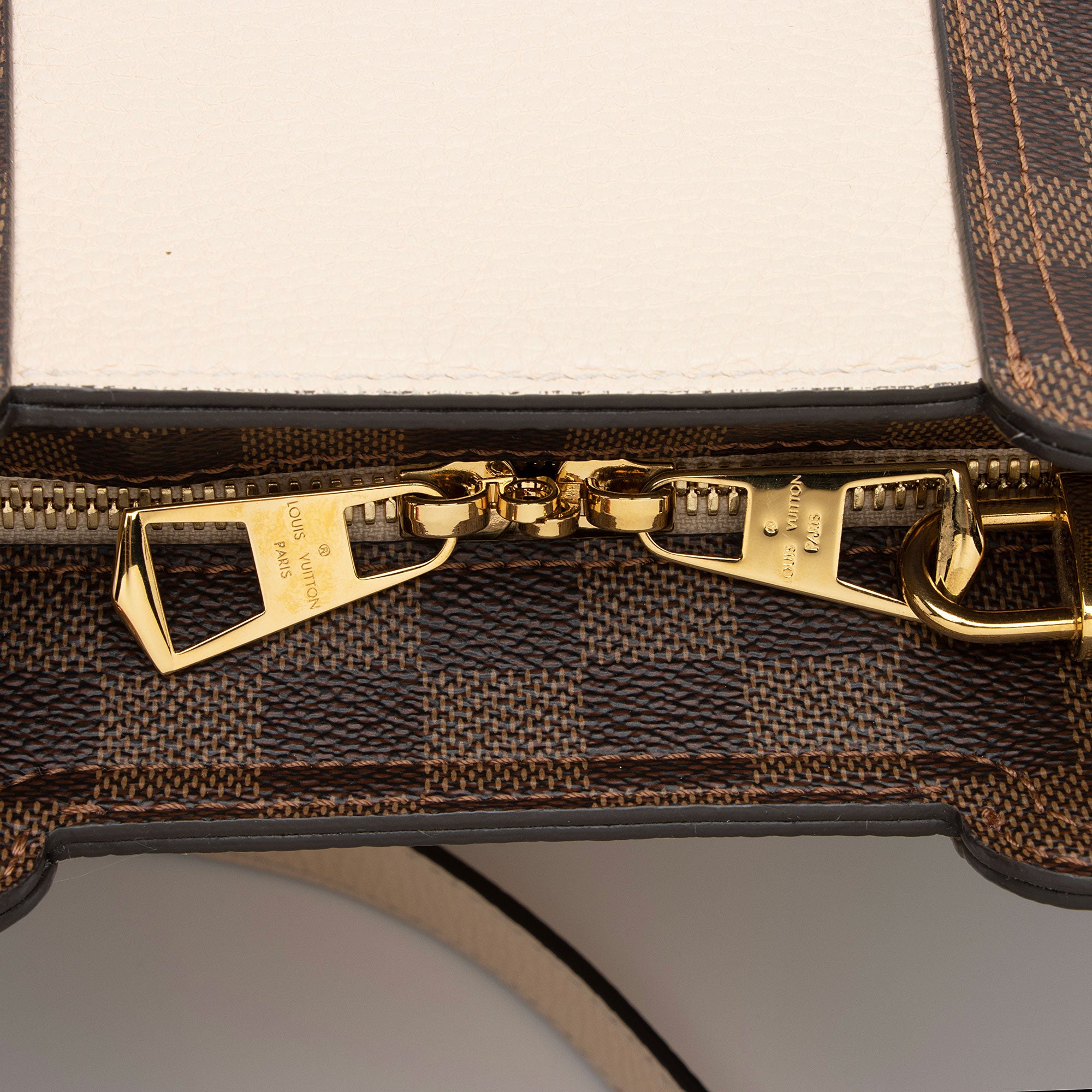 Louis Vuitton Damier Ebene Jersey Tote (SHF-njZMjN)